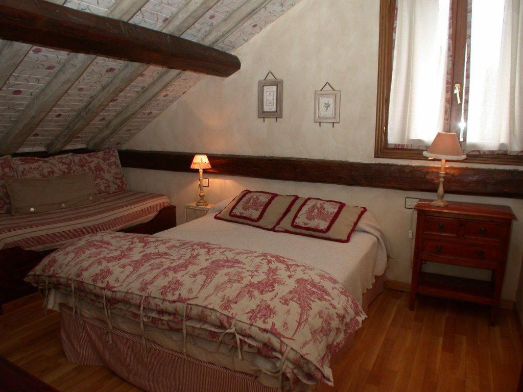 Large Double Room - Photo 5