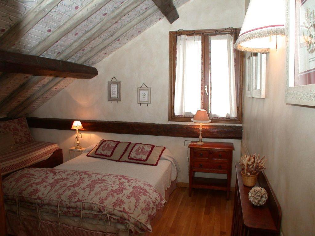 Large Double Room - Photo 1
