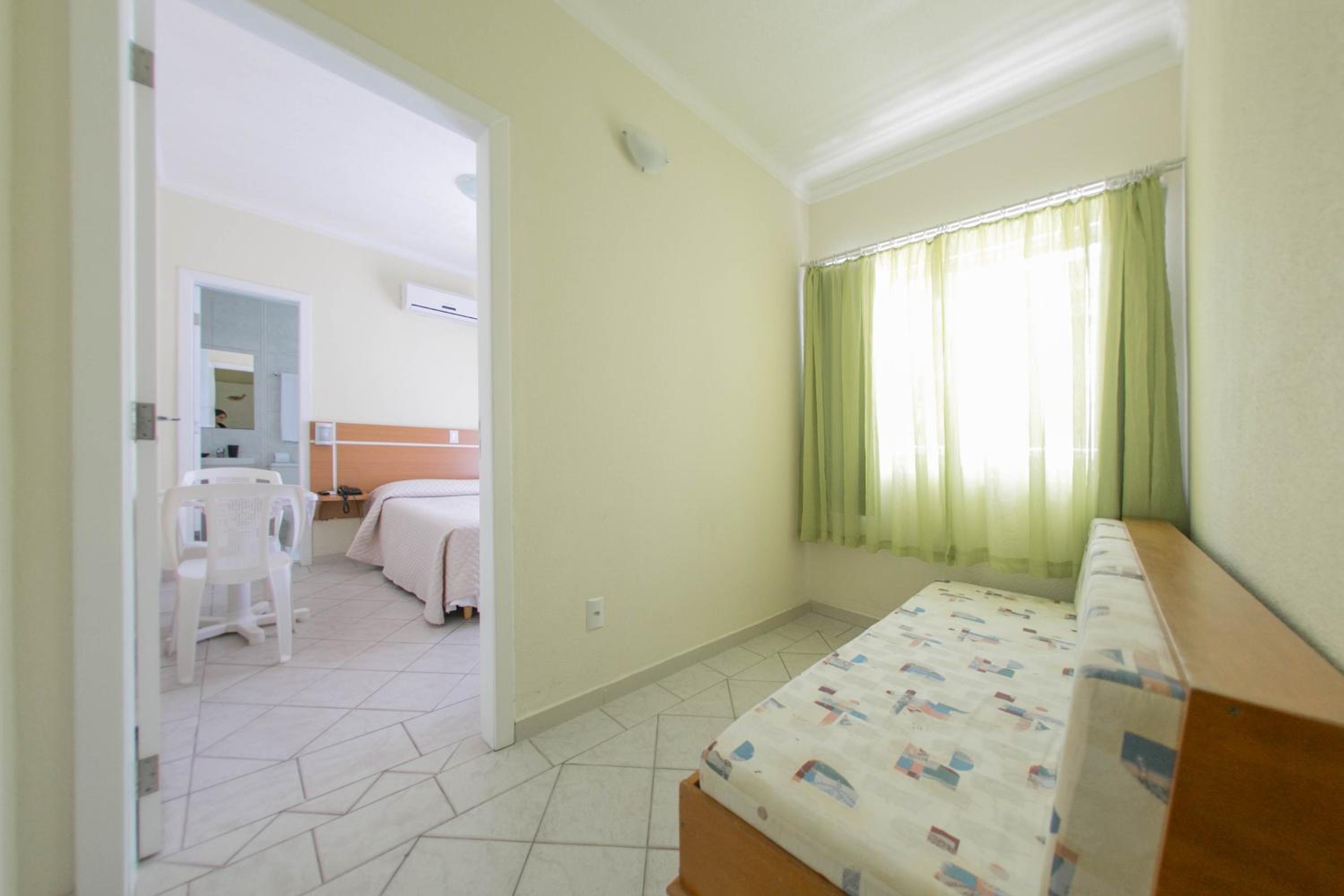 Suite - Photo 1