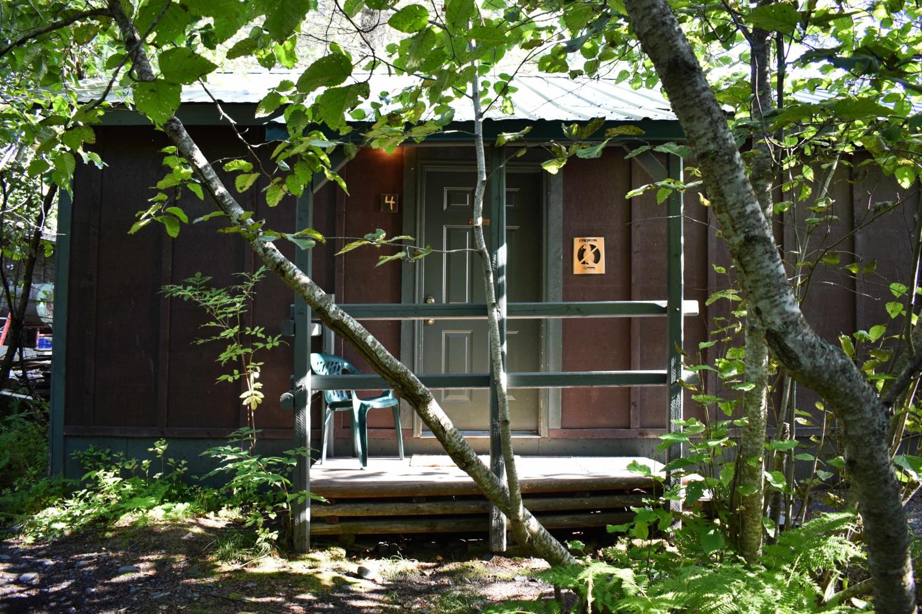 One-Bedroom Cabin photo 3