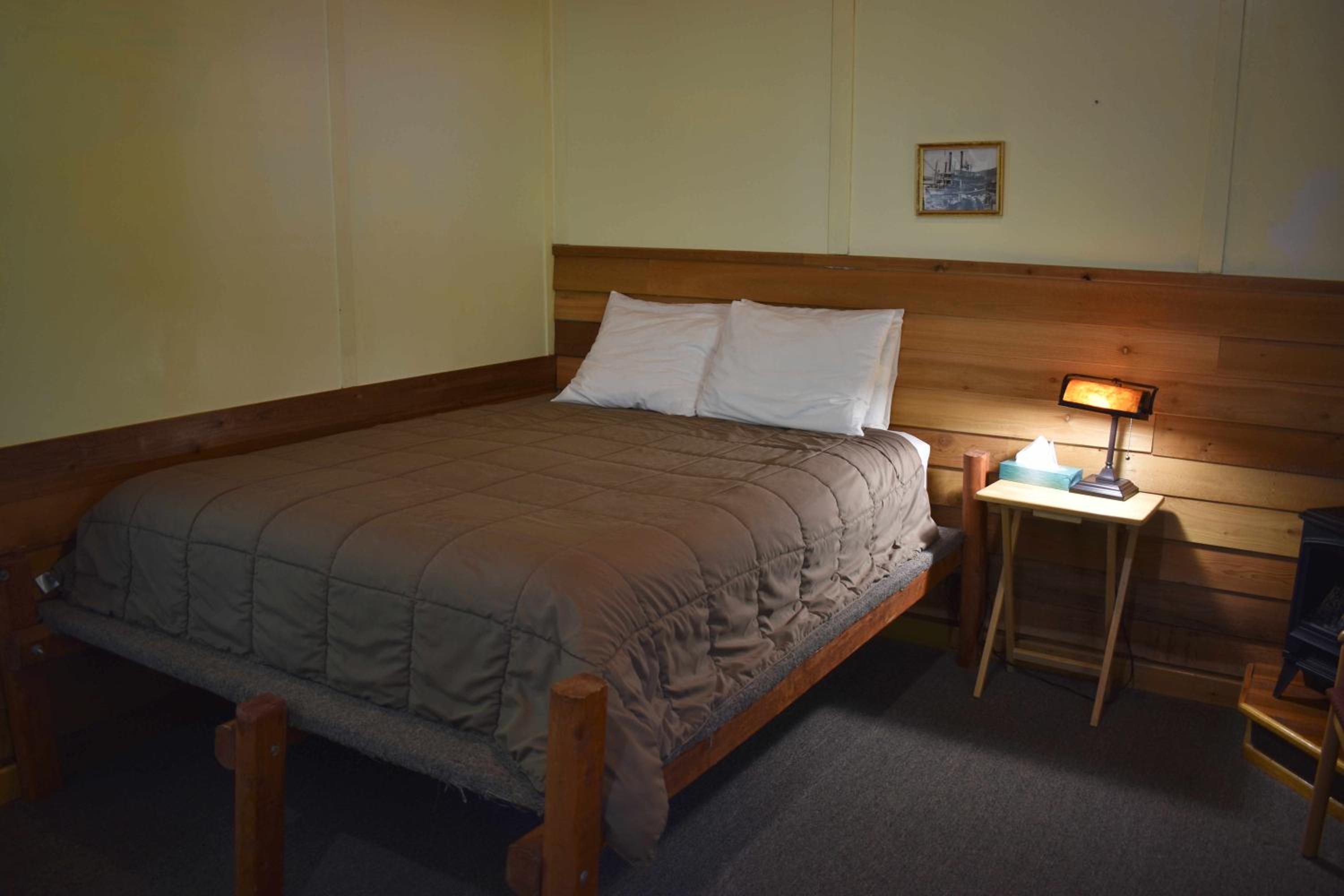 One-Bedroom Cabin photo 3