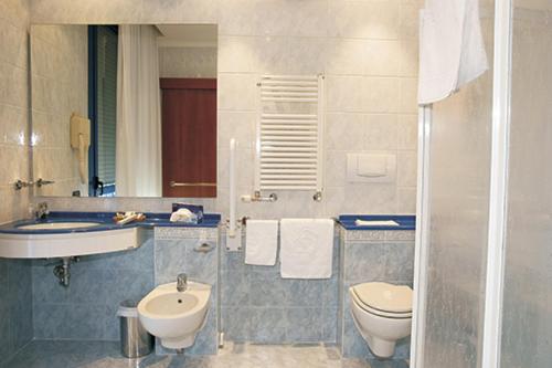 Double or Twin Room - Photo 7