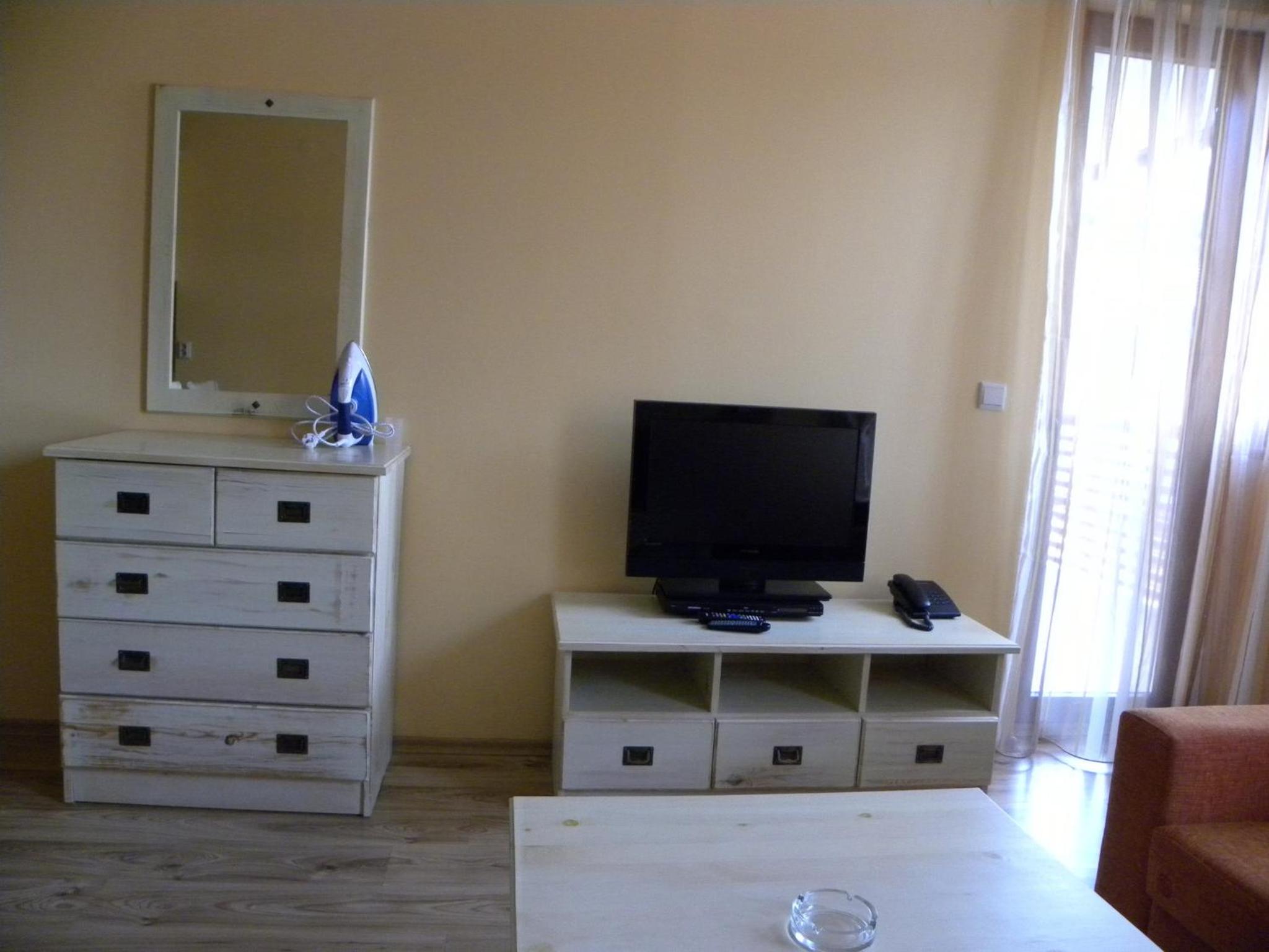 One-Bedroom Apartment with Balcony - Photo 9