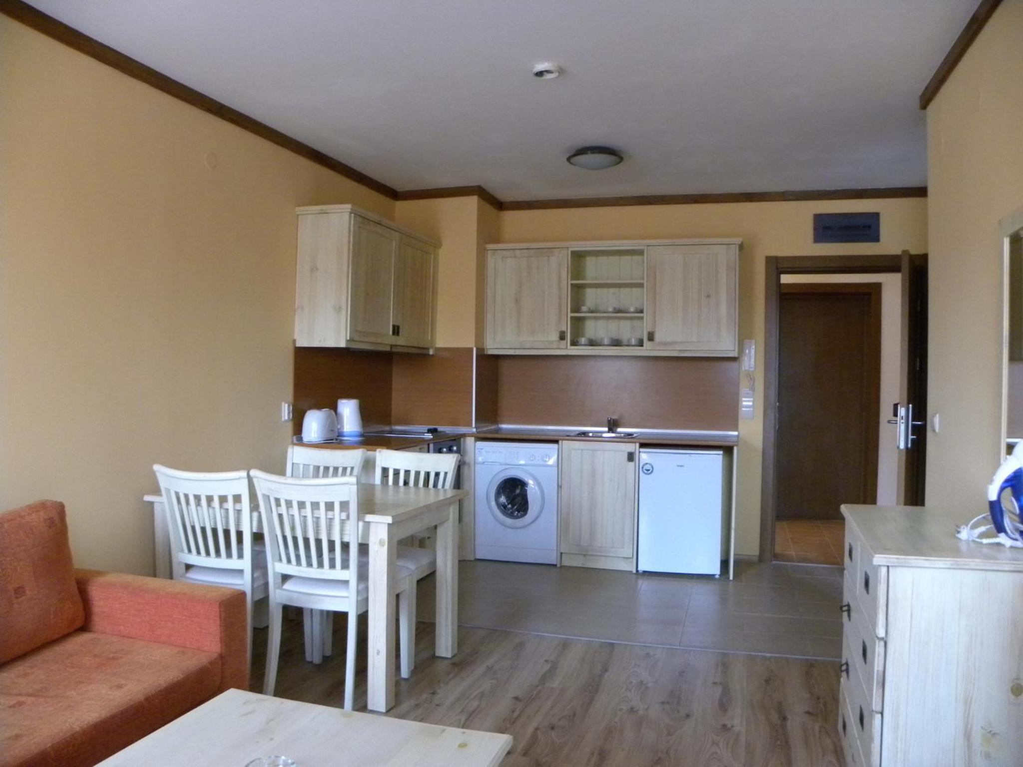 One-Bedroom Apartment with Balcony - Photo 8