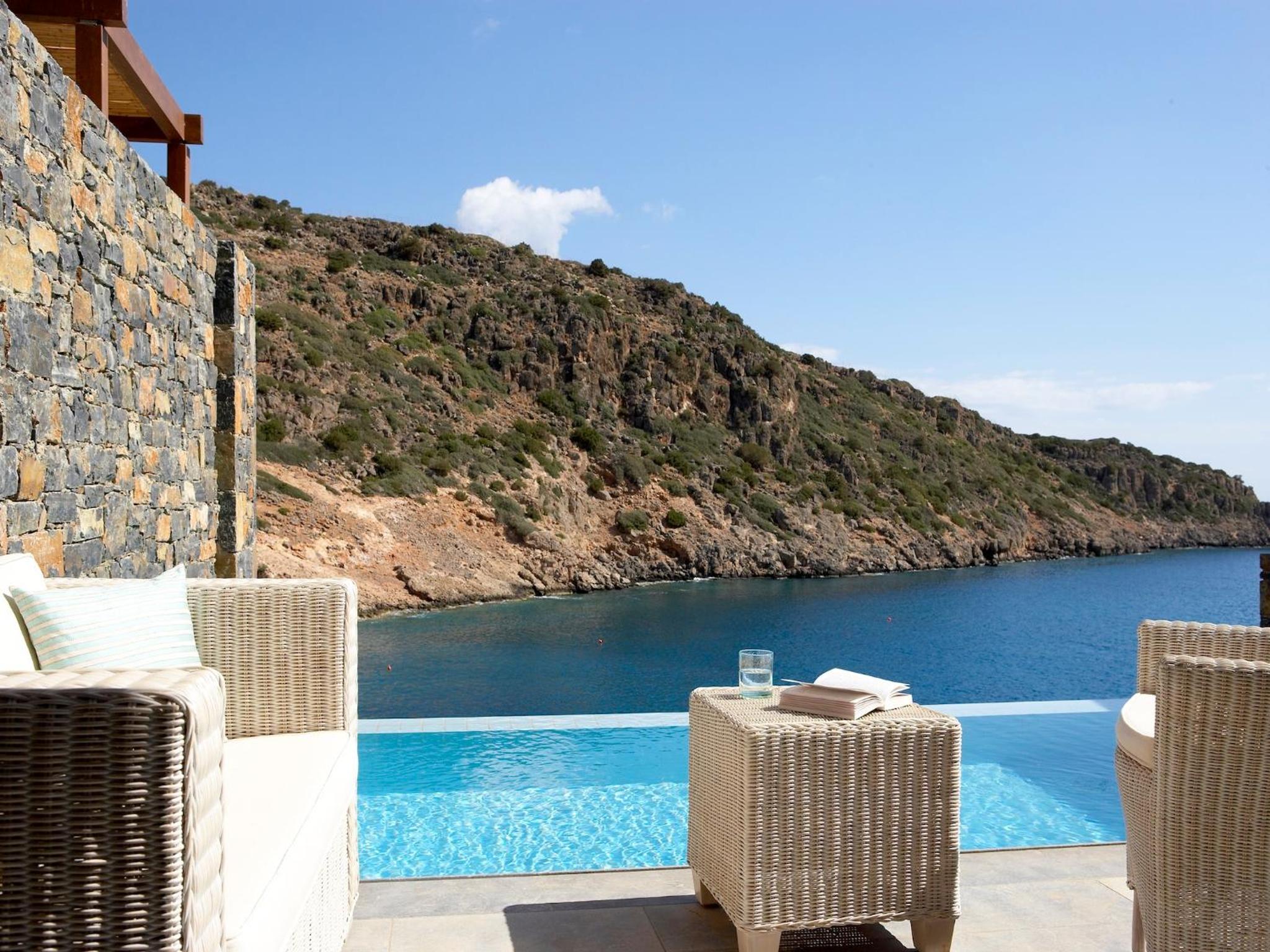 Waterfront One-Bedroom Villa with Sea View and Private Pool - Photo 8