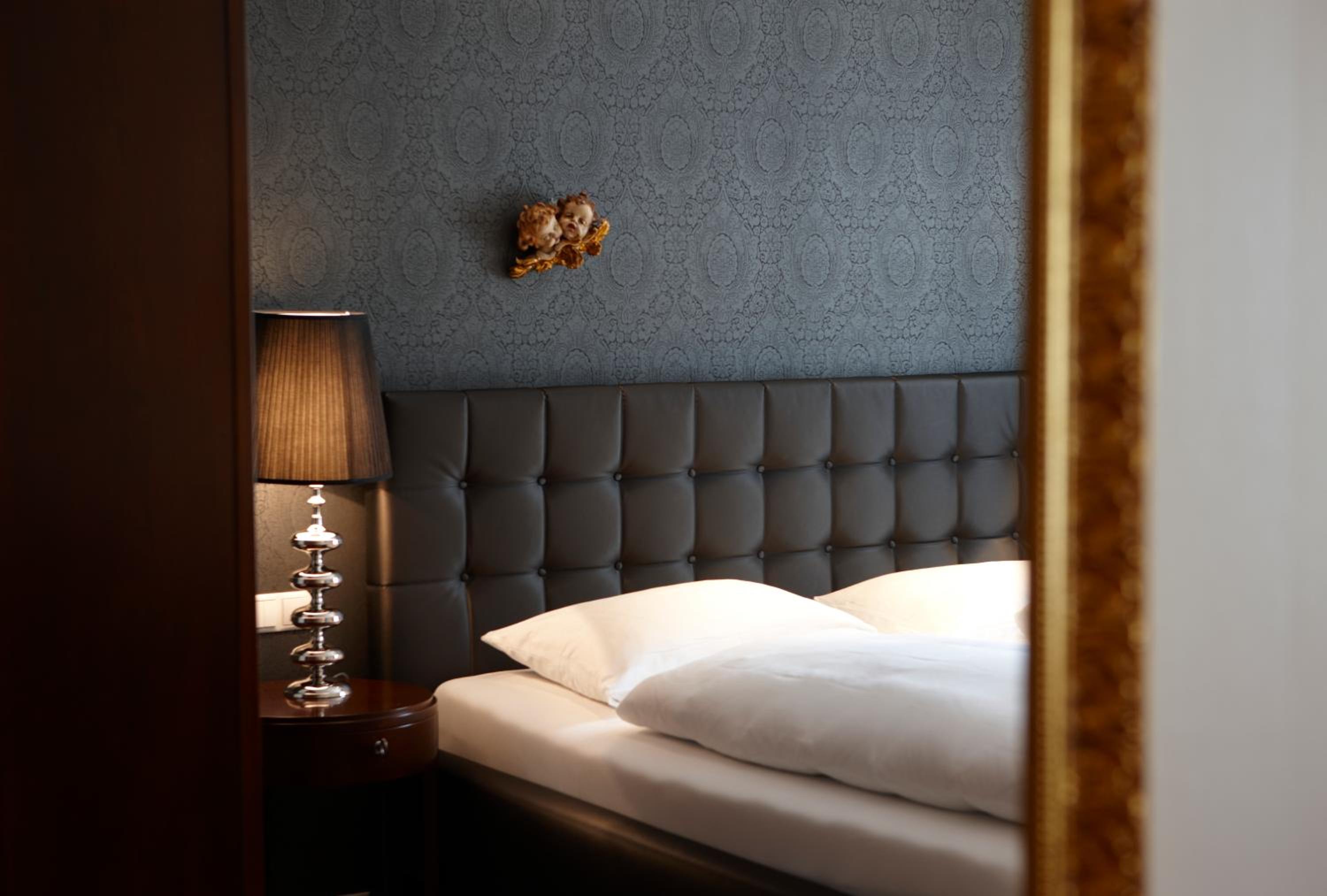 Double Room - Photo 8