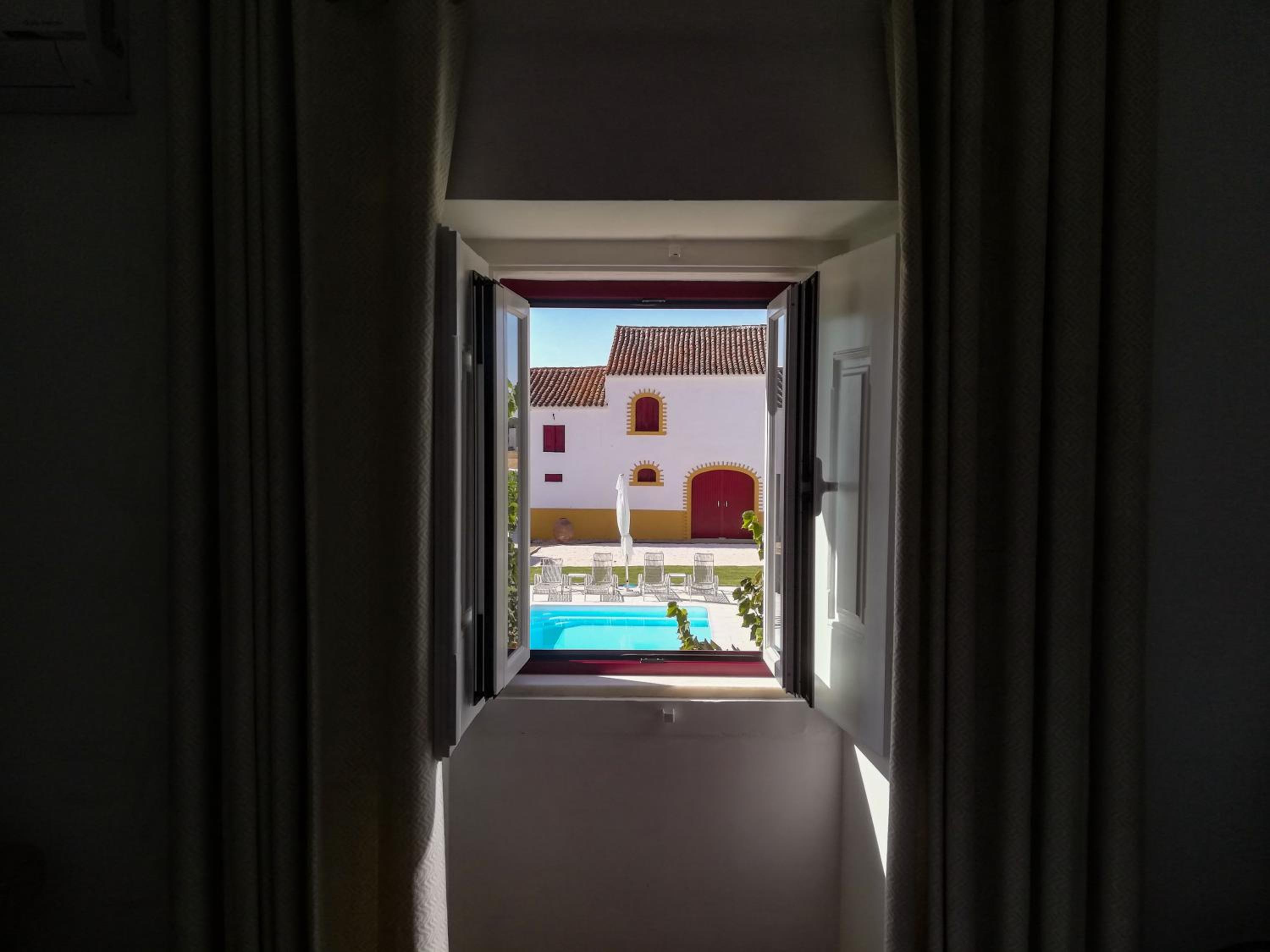 Deluxe Room - Photo 8