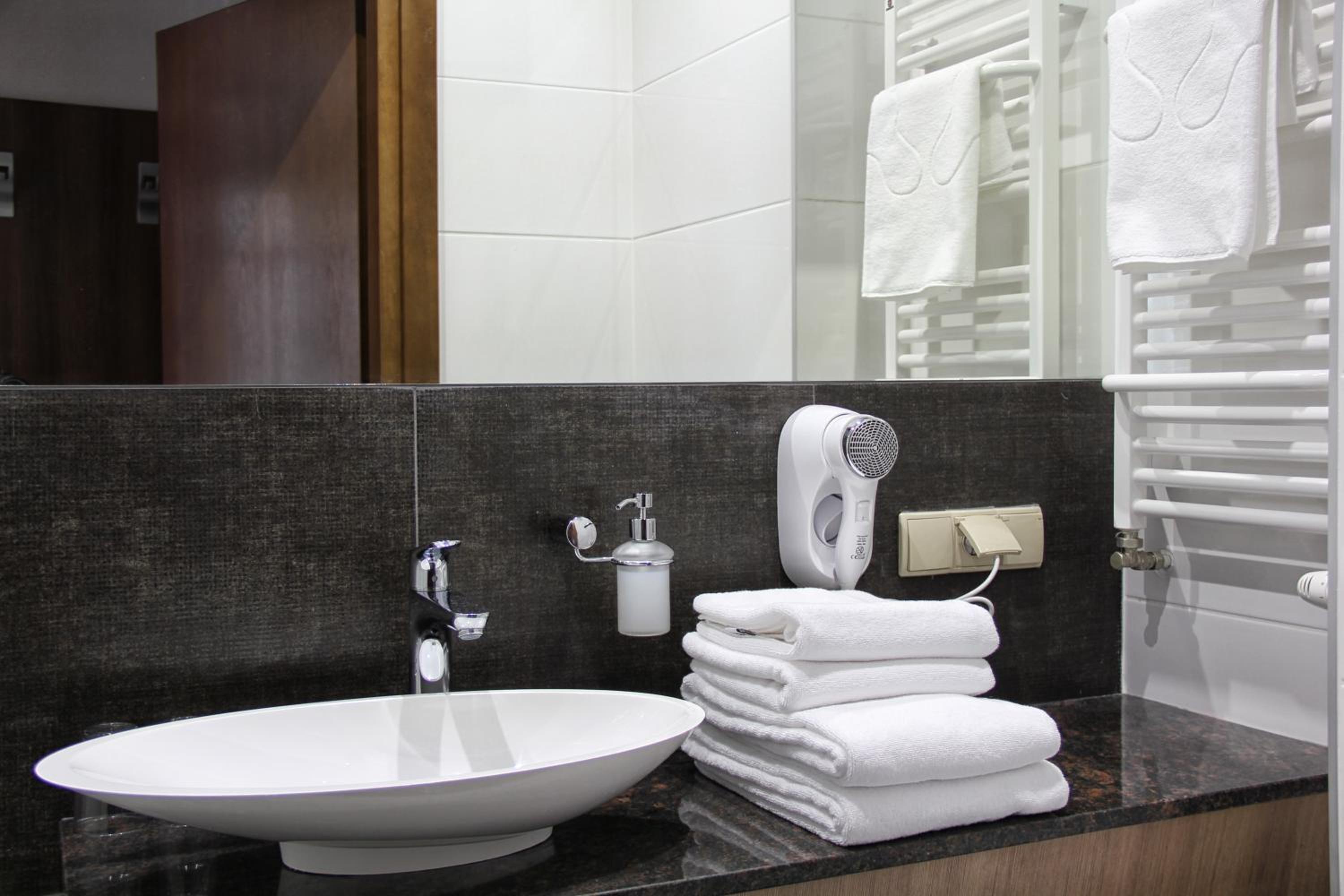 Deluxe Double Room with Kichenette photo 3