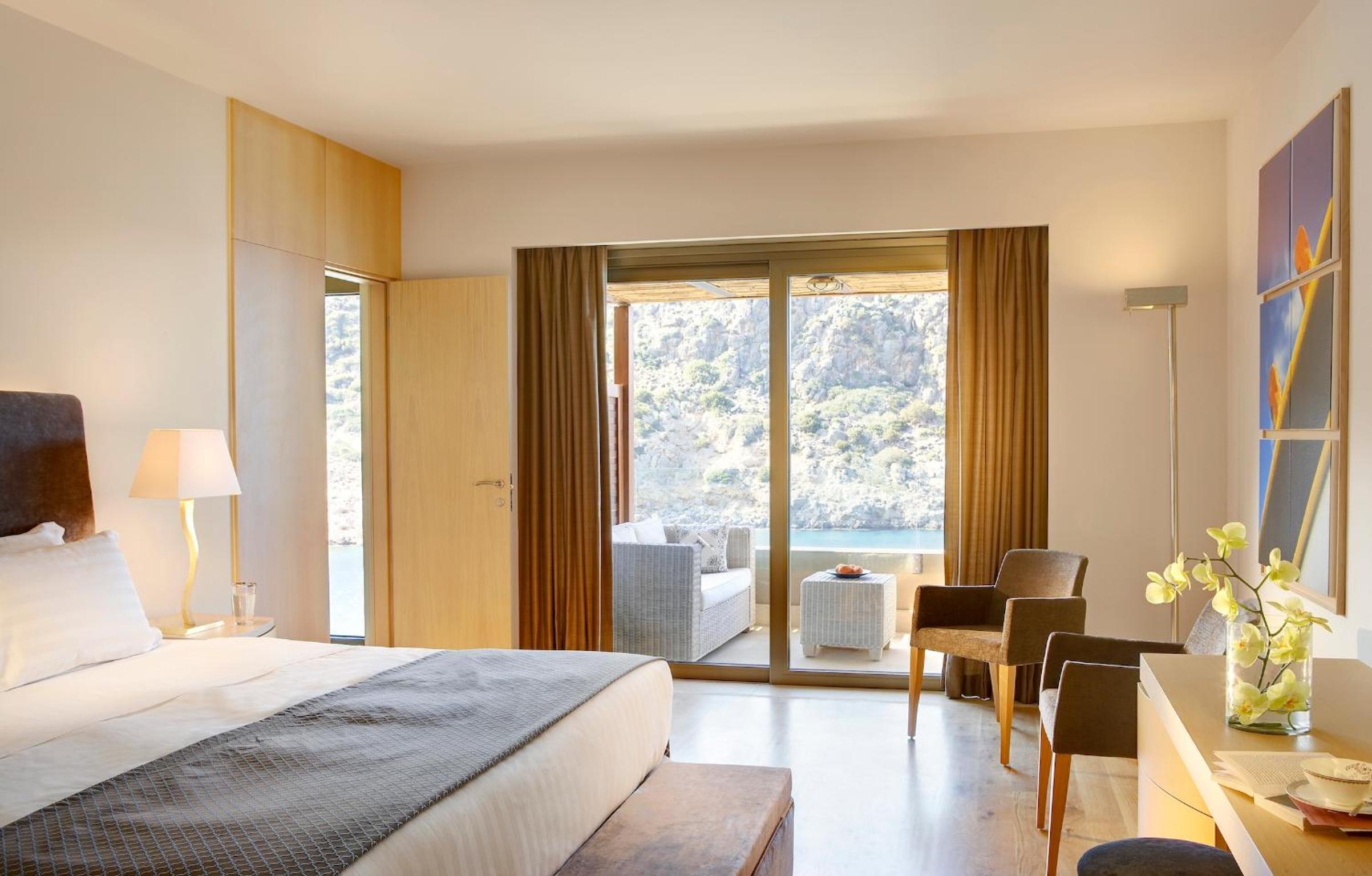 Waterfront One-Bedroom Villa with Sea View and Private Pool - Photo 7