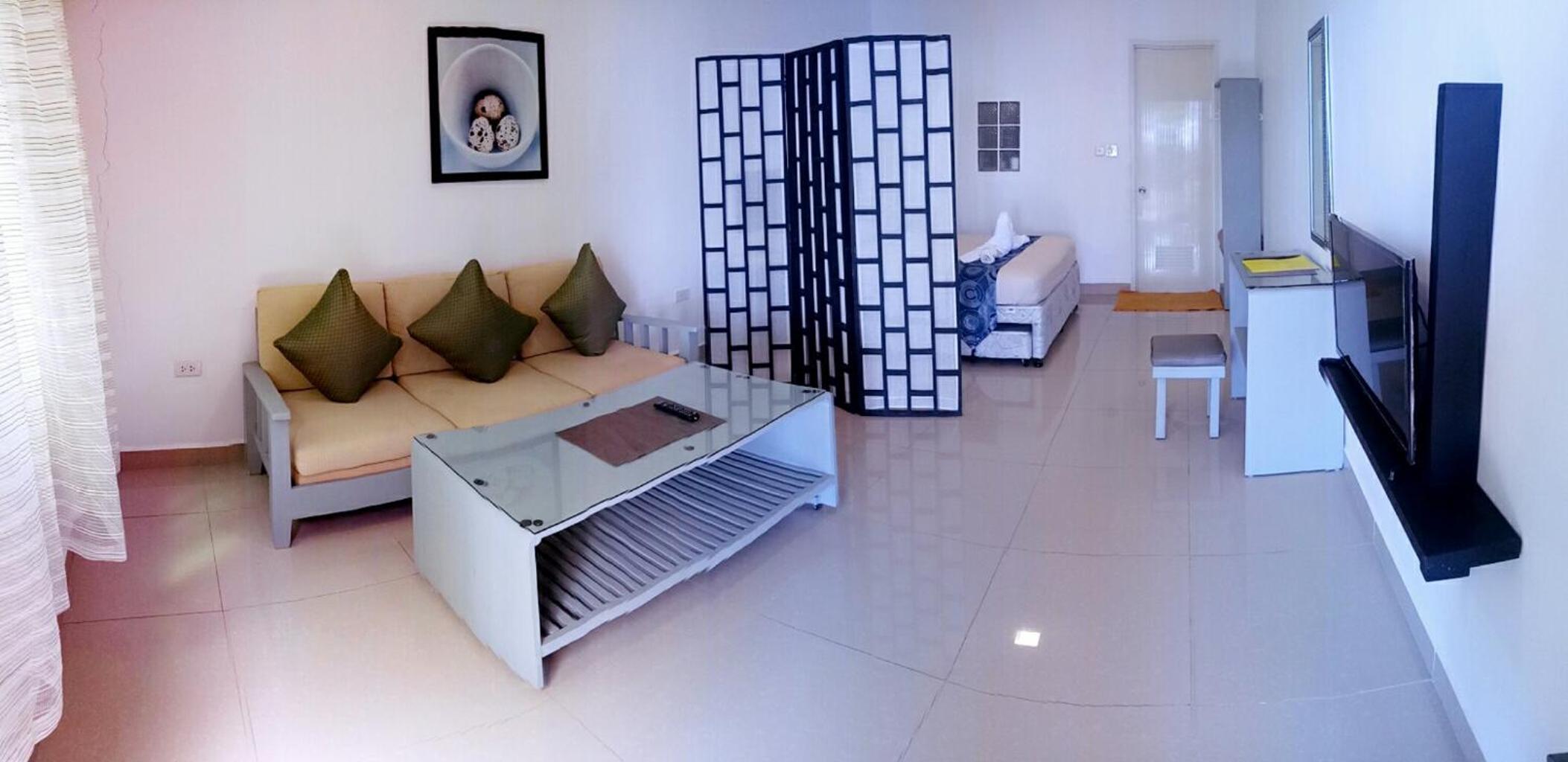 Deluxe Double Room (2 Adults + 1 Child) - Photo 4