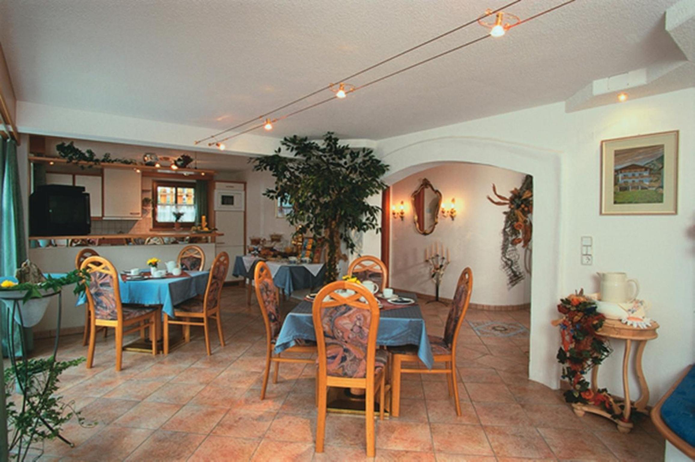 Seven-Bedroom Apartment photo 3