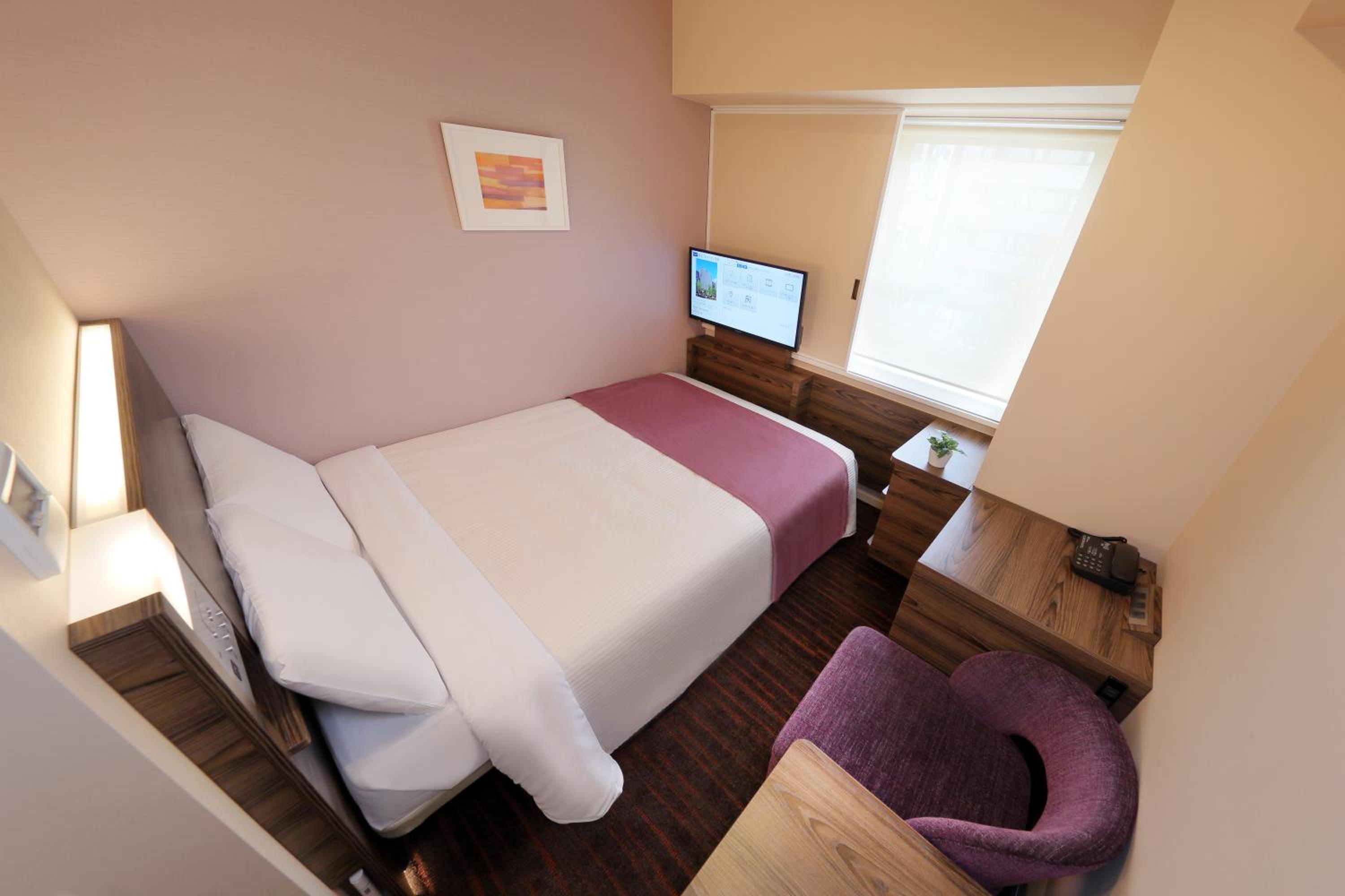 Double Room with Small Double Bed - Smoking photo 3