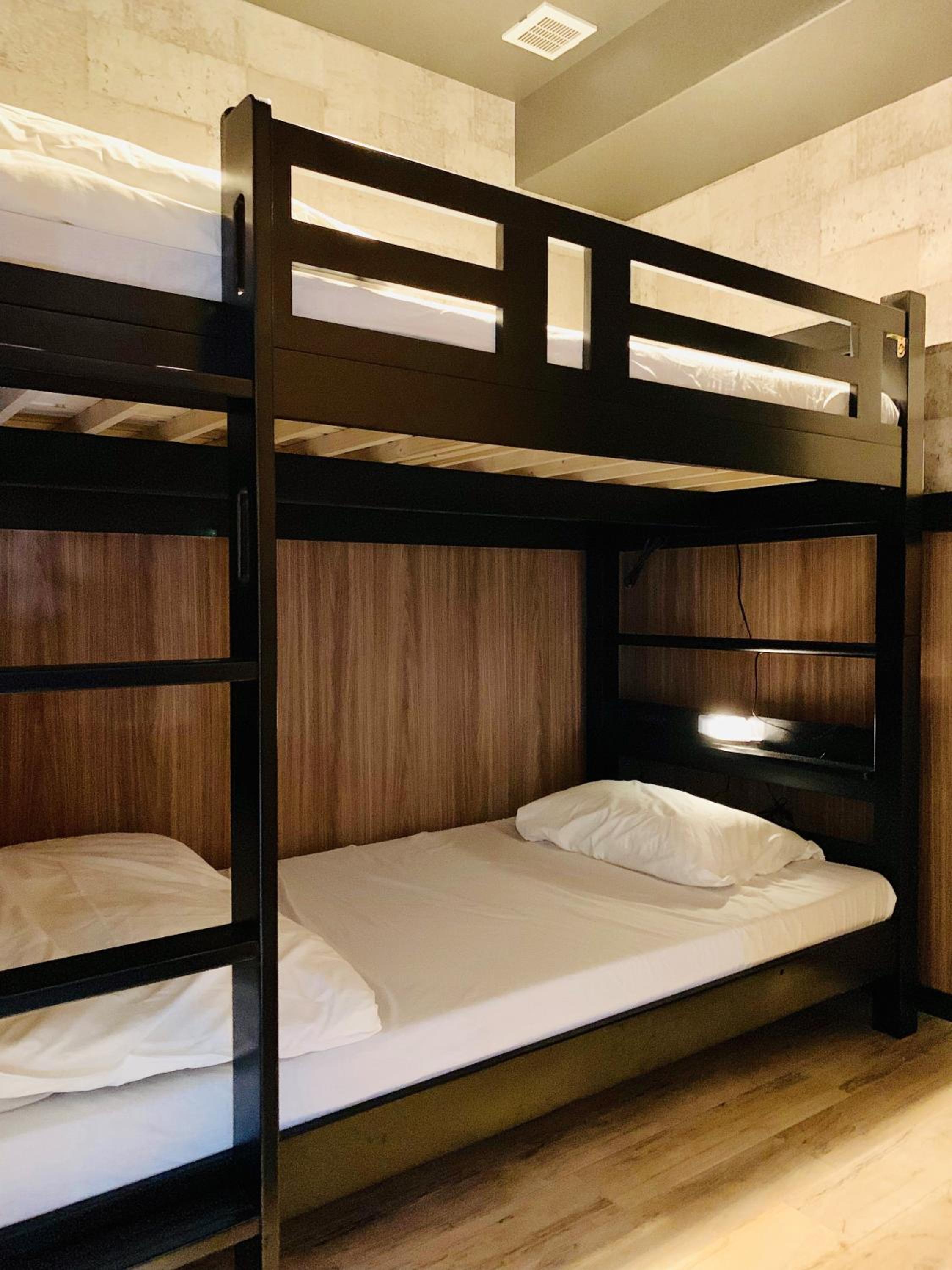 Twin Room with Bunk Bed - Male Only - Photo 4