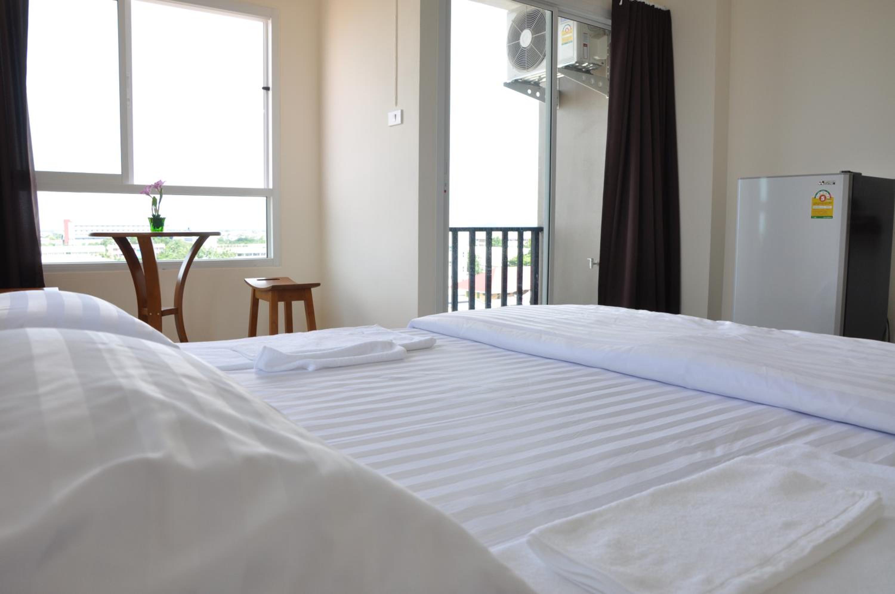 Deluxe Room - Photo 15