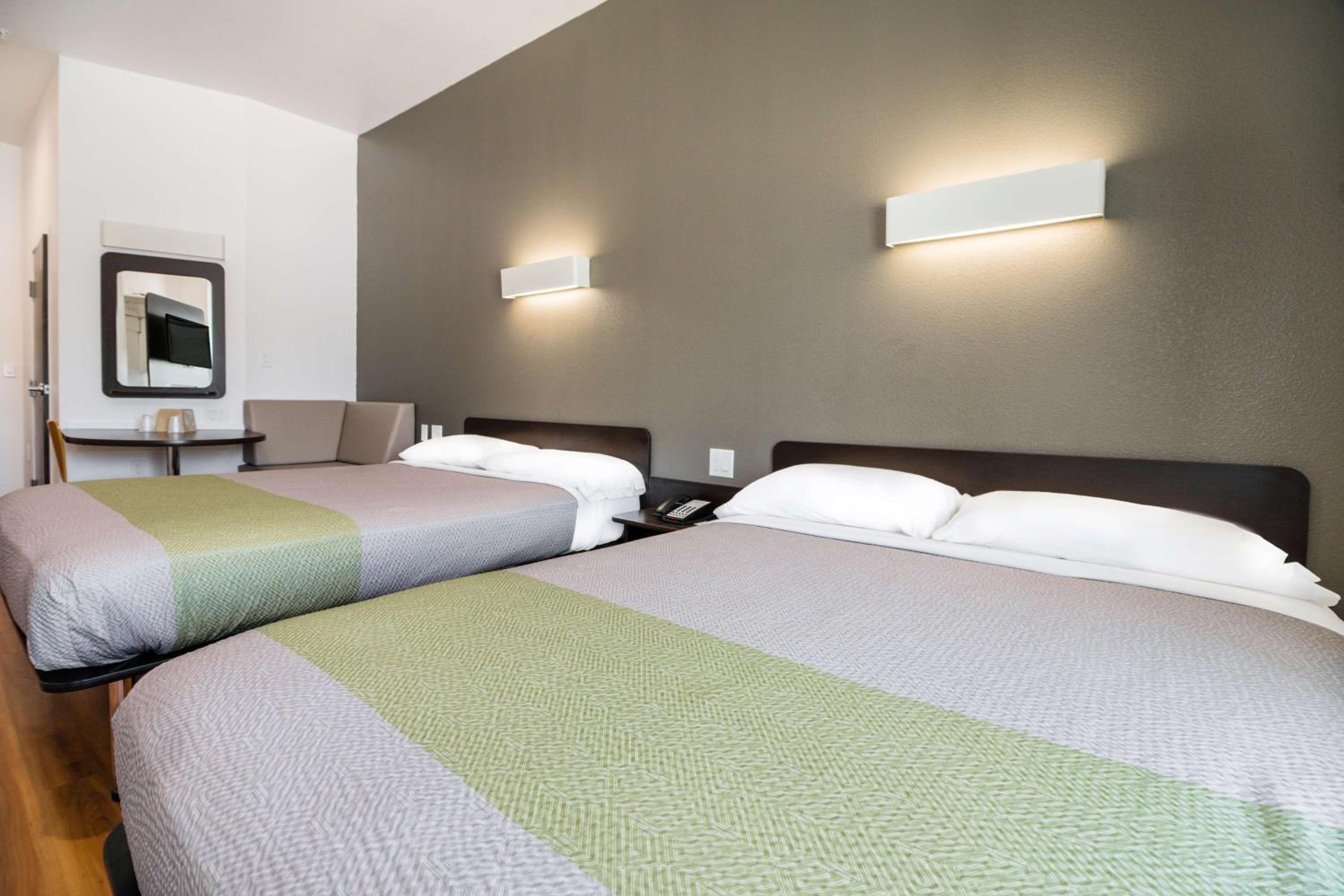 Queen Room with Two Queen Beds - Non-Smoking - Photo 1