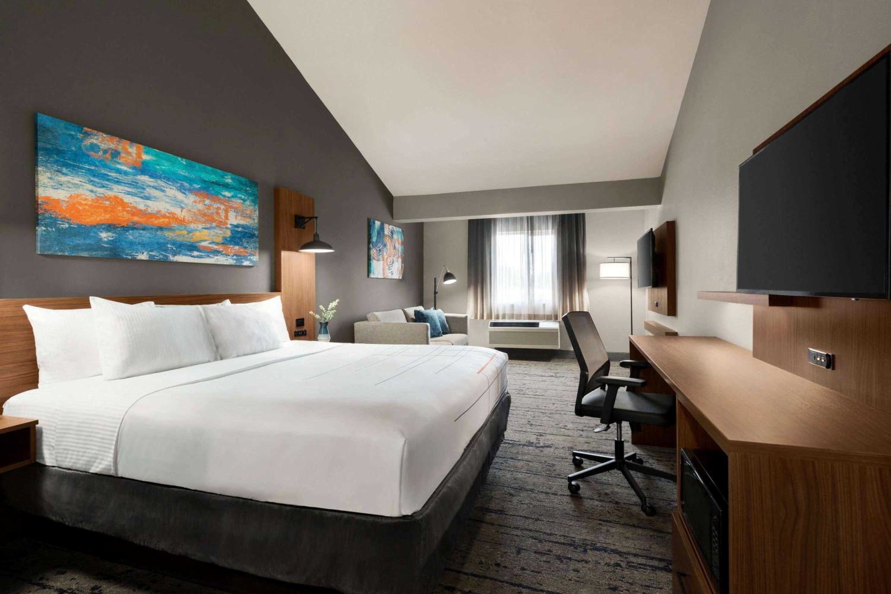 King Room with Kitchenette - Non-Smoking
