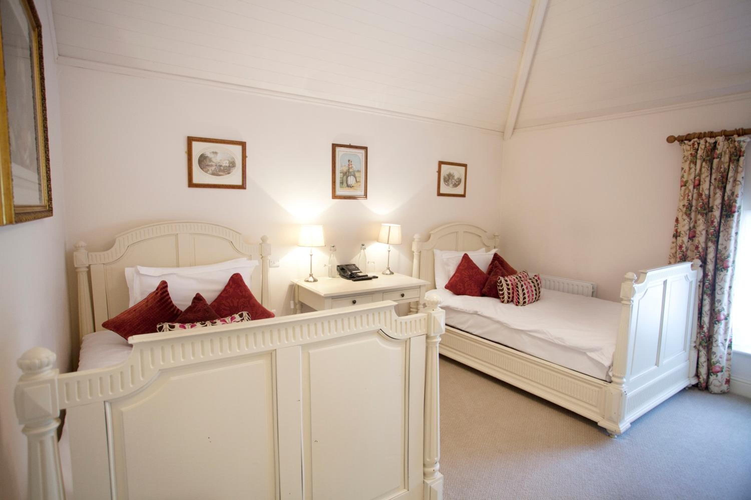 Twin Room - Photo 3