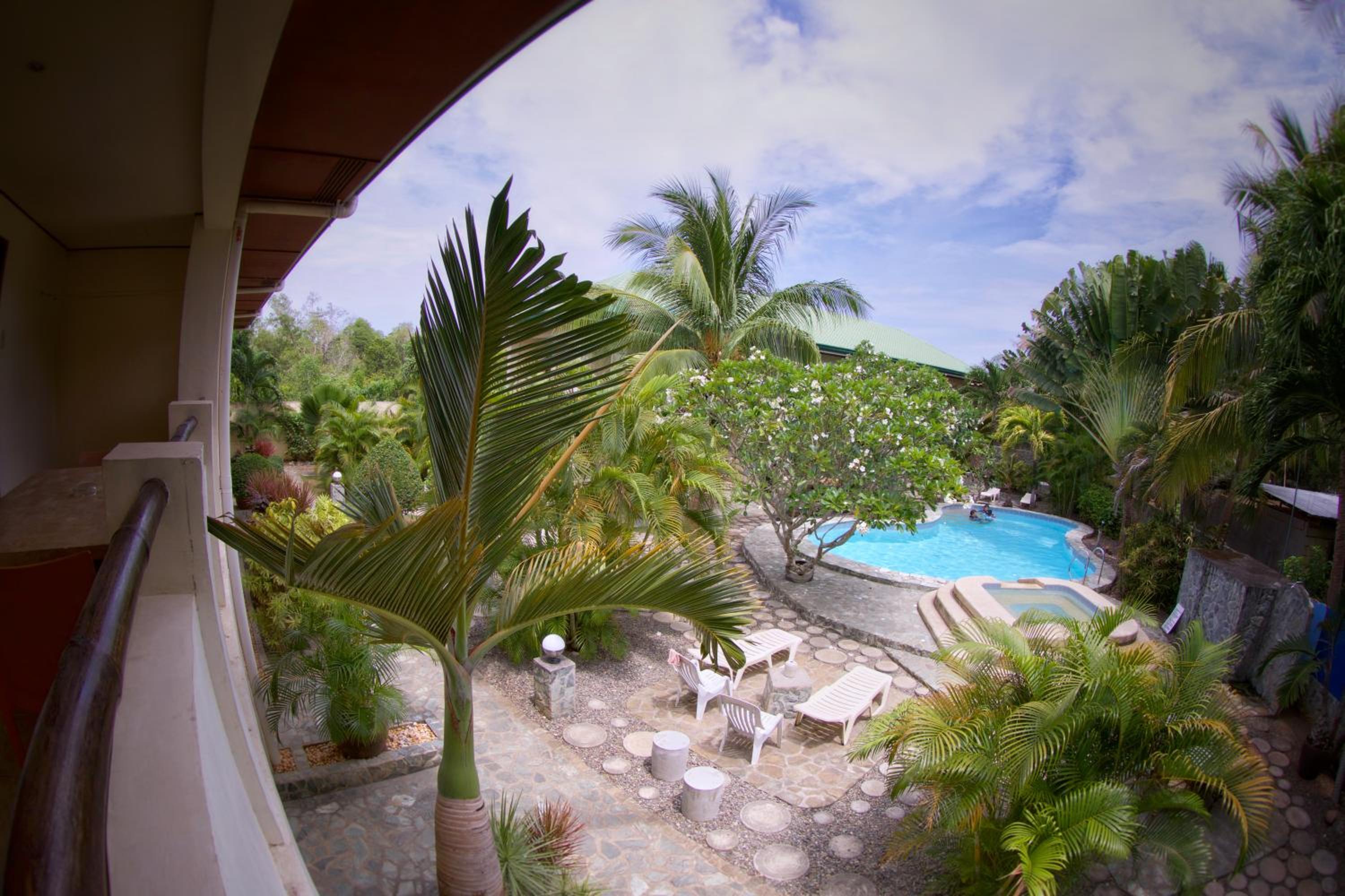 Two-Bedroom Apartment with Pool View photo 3