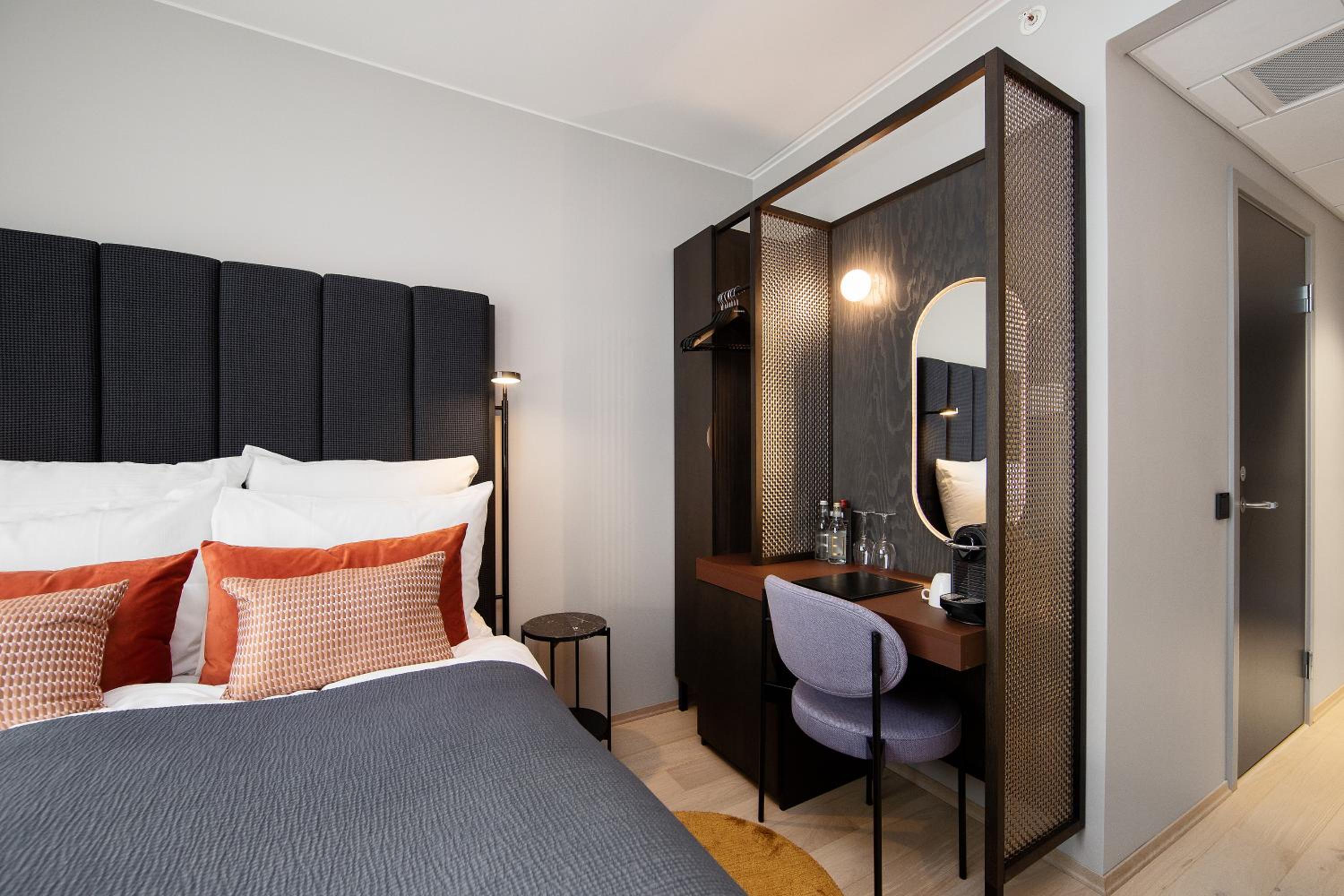 Standard Double Room - Photo 11