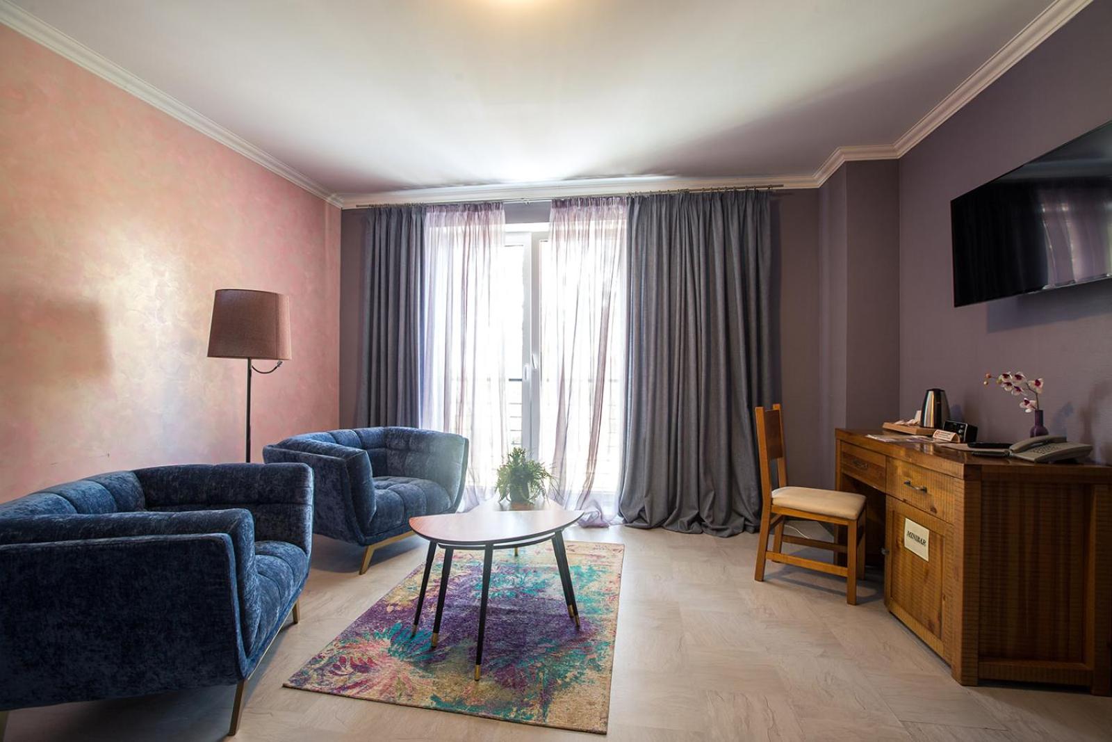 Deluxe Suite - Photo 3