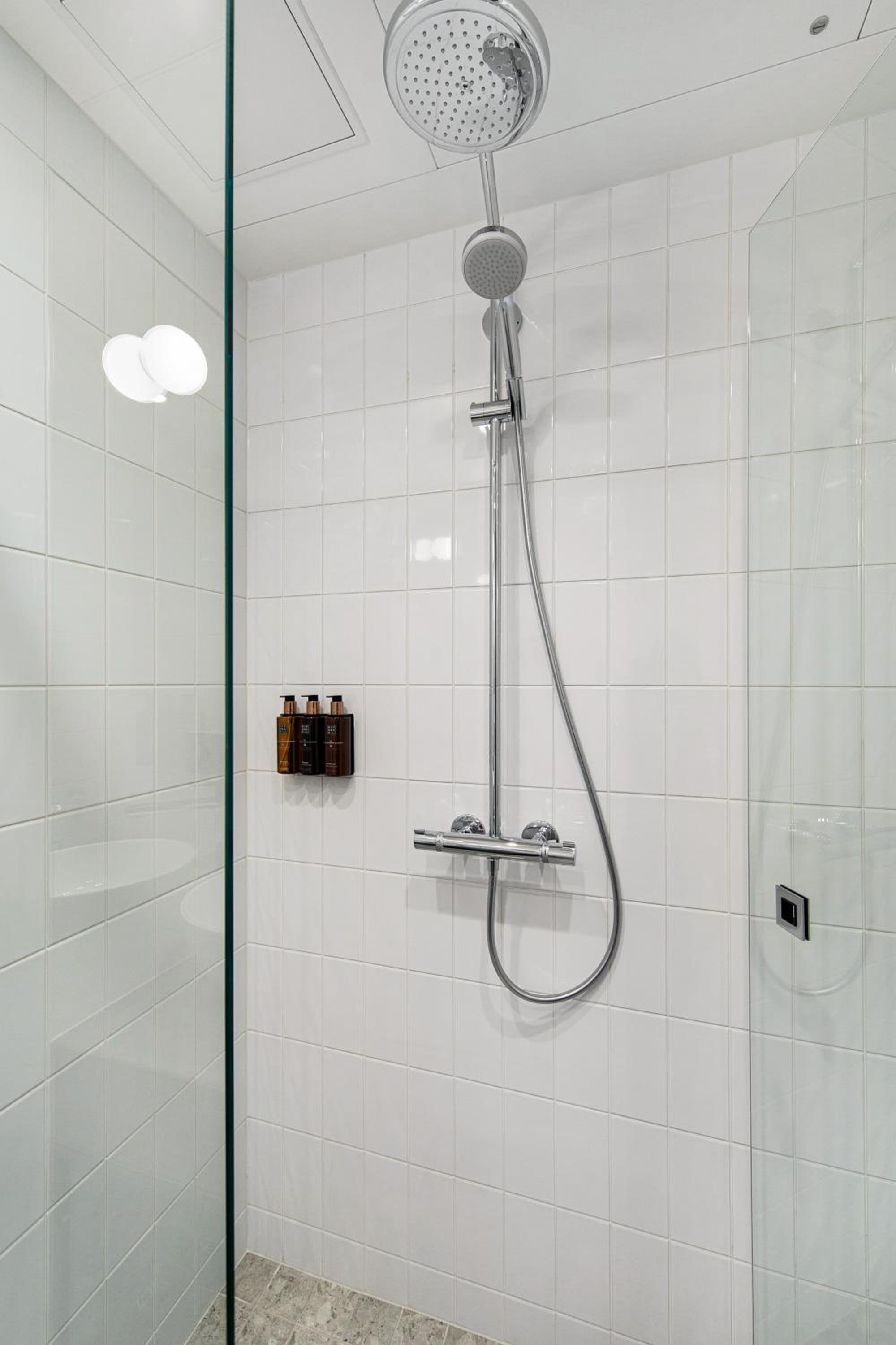 Standard Double Room - Photo 7