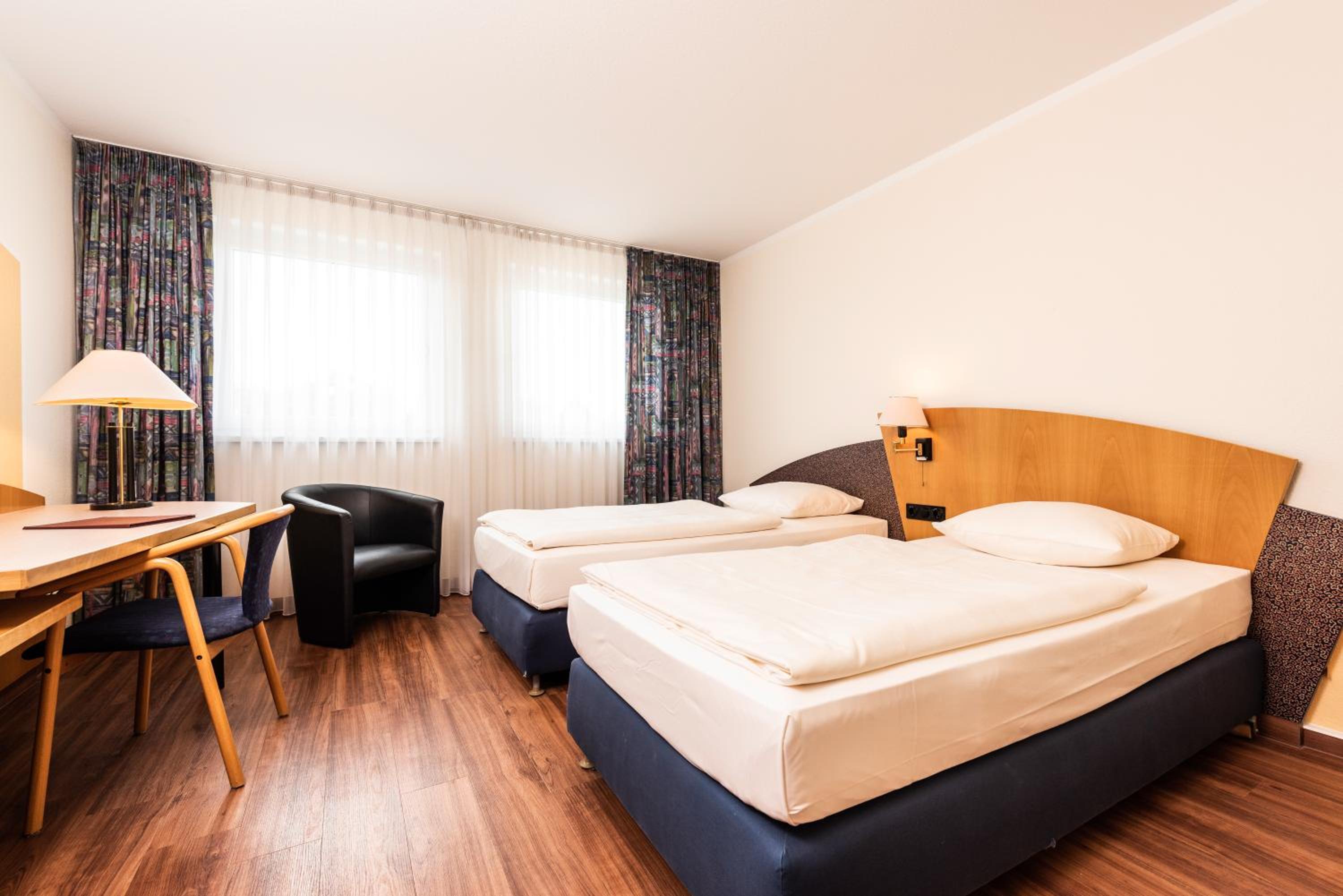 Twin Room - Photo 2
