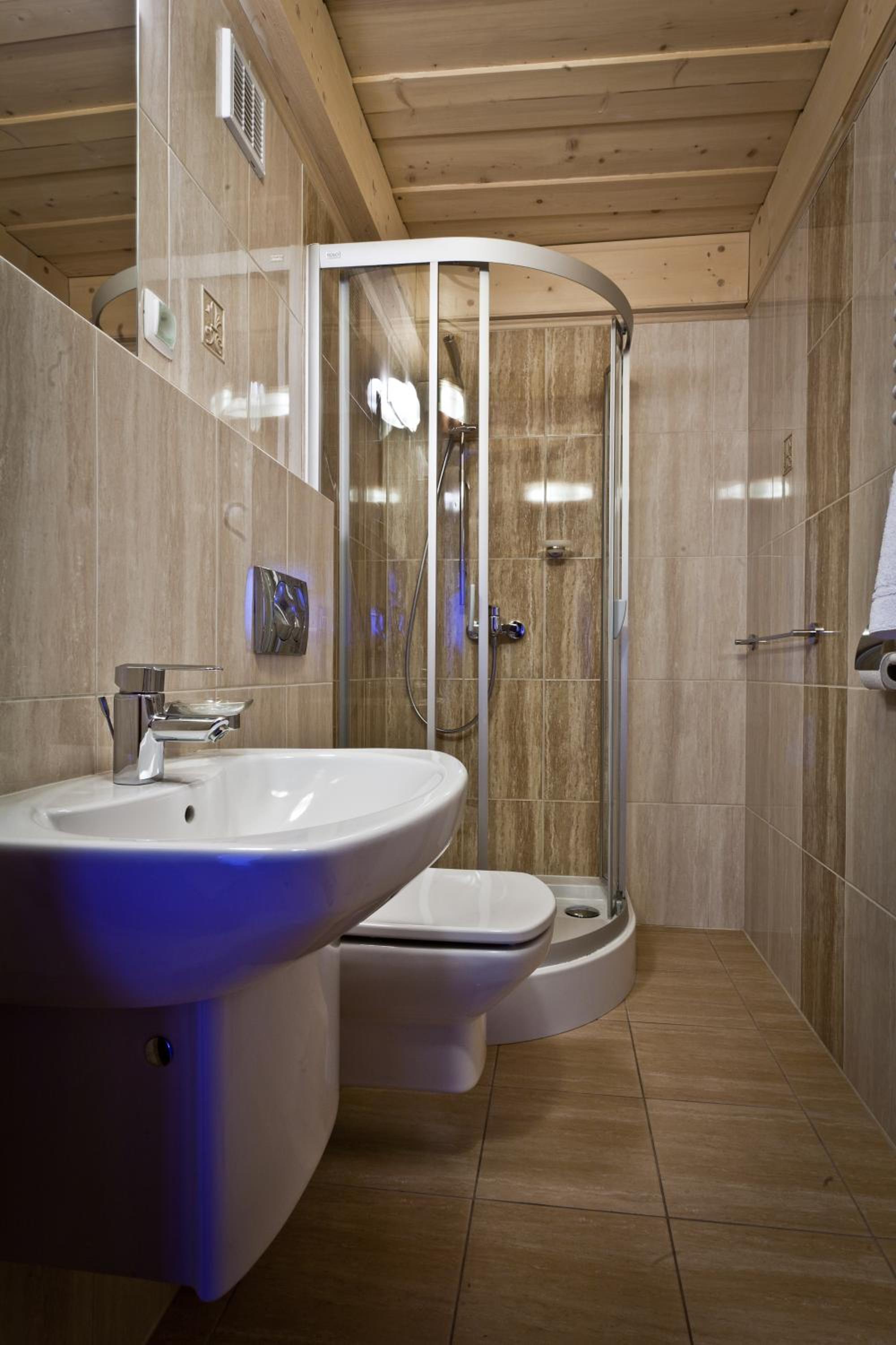 Twin Room - Photo 8