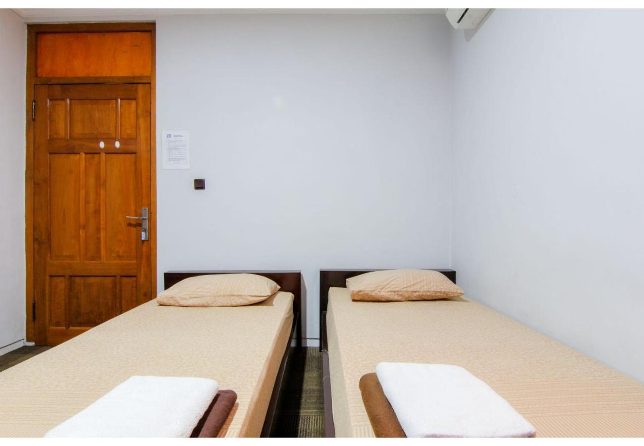 Standard Twin Room - Photo 11