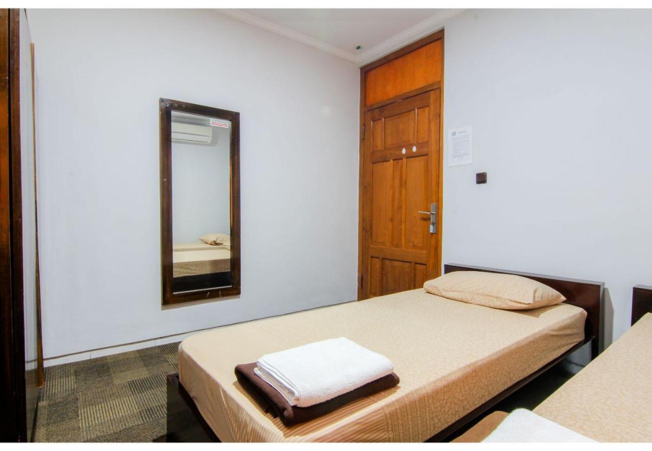 Standard Twin Room - Photo 10