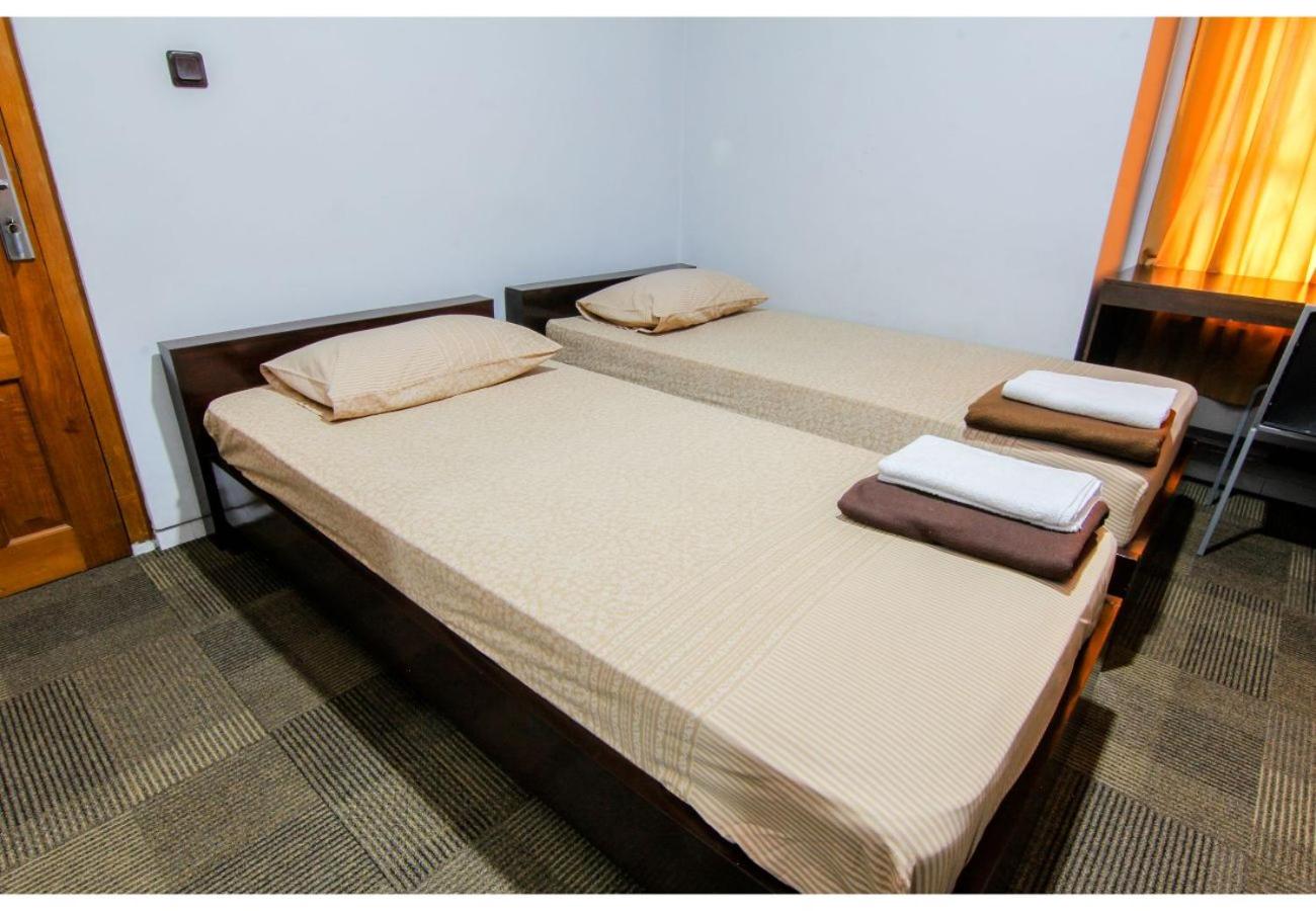 Standard Twin Room - Photo 9