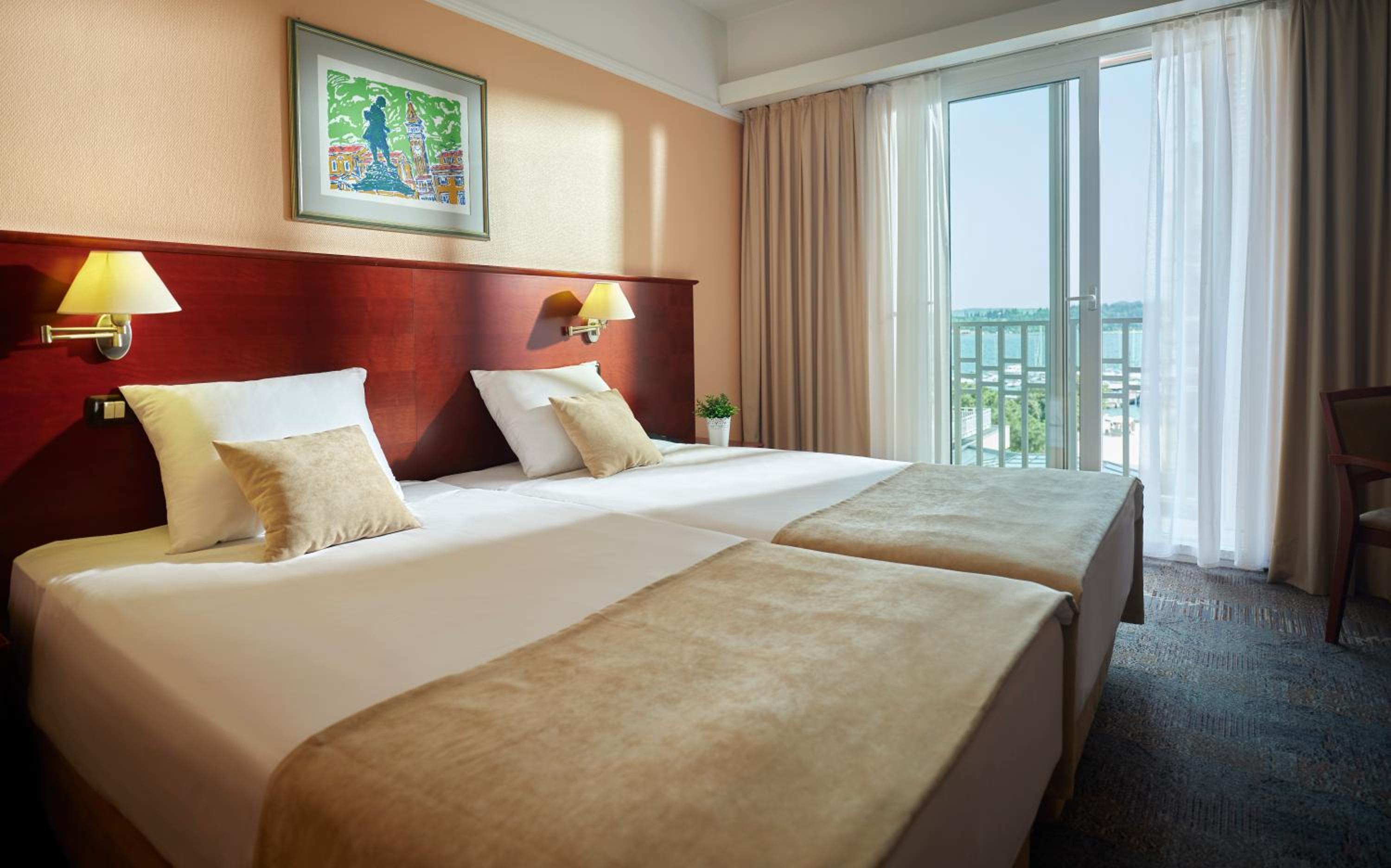 Twin Room with Sea View and Balcony - Photo 1