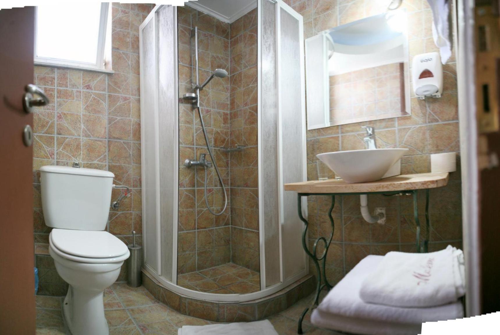 Deluxe Double Room - Photo 13