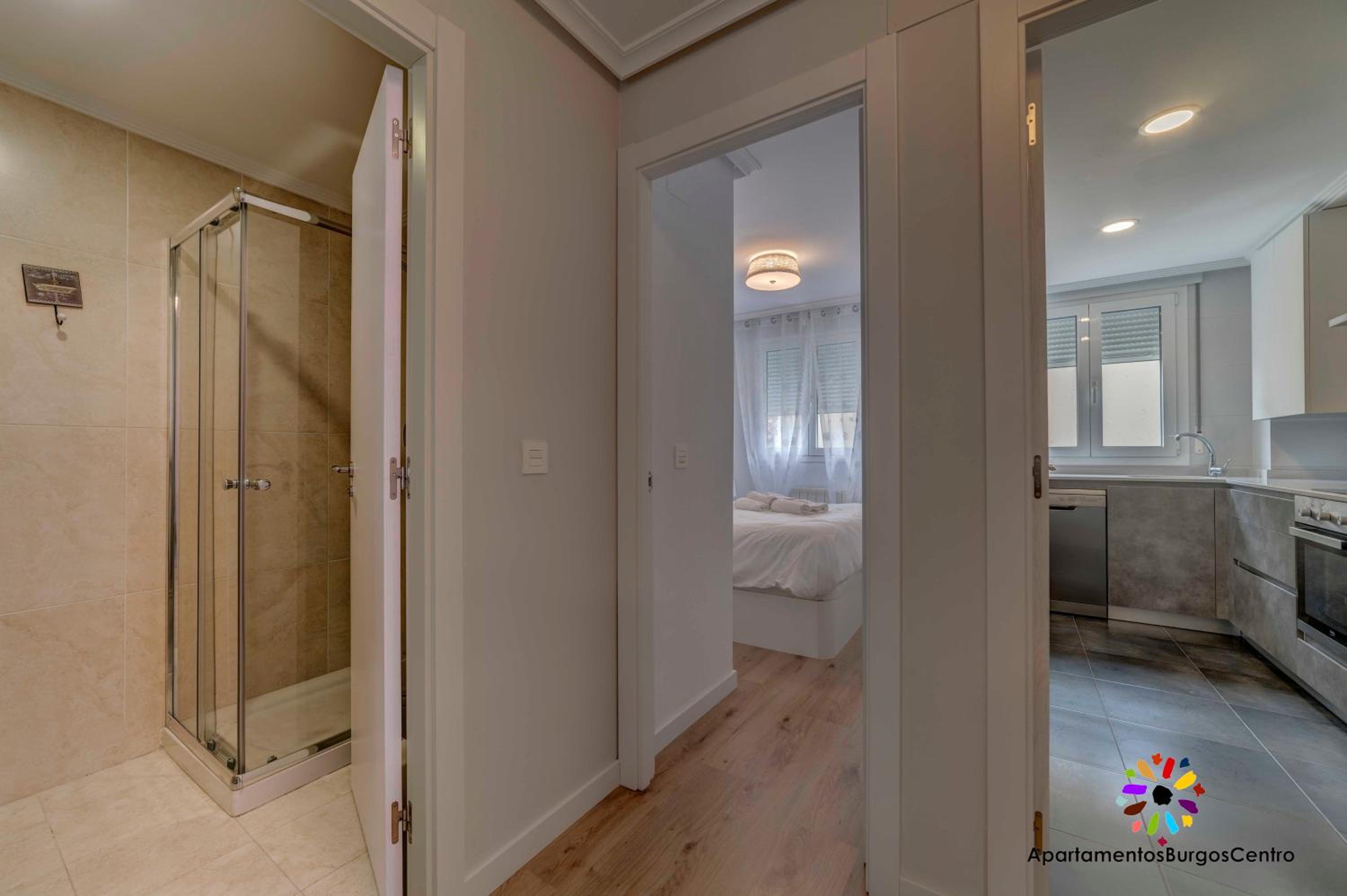 Two-Bedroom Apartment and Balcony photo 3