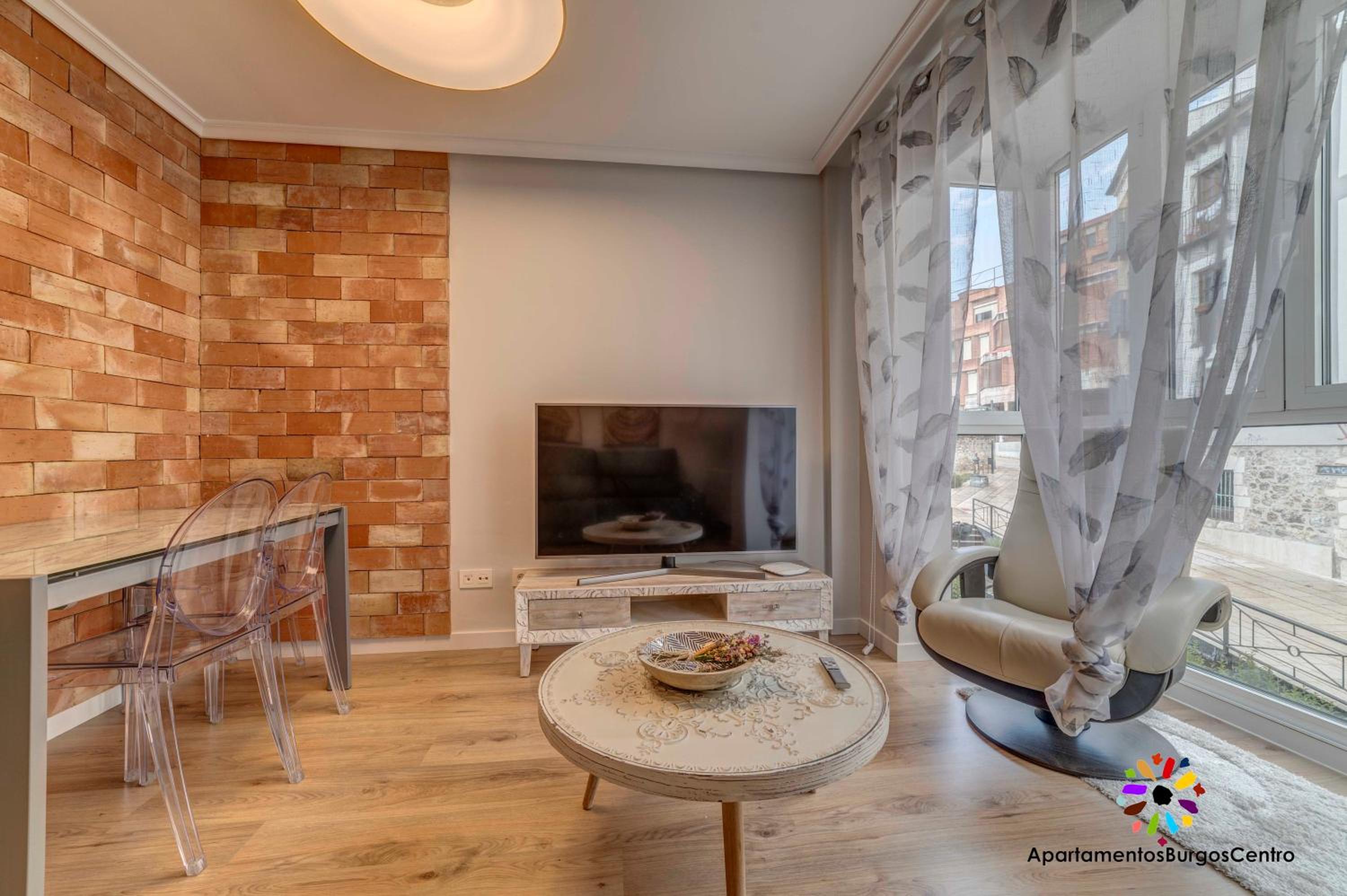 Two-Bedroom Apartment and Balcony photo 2