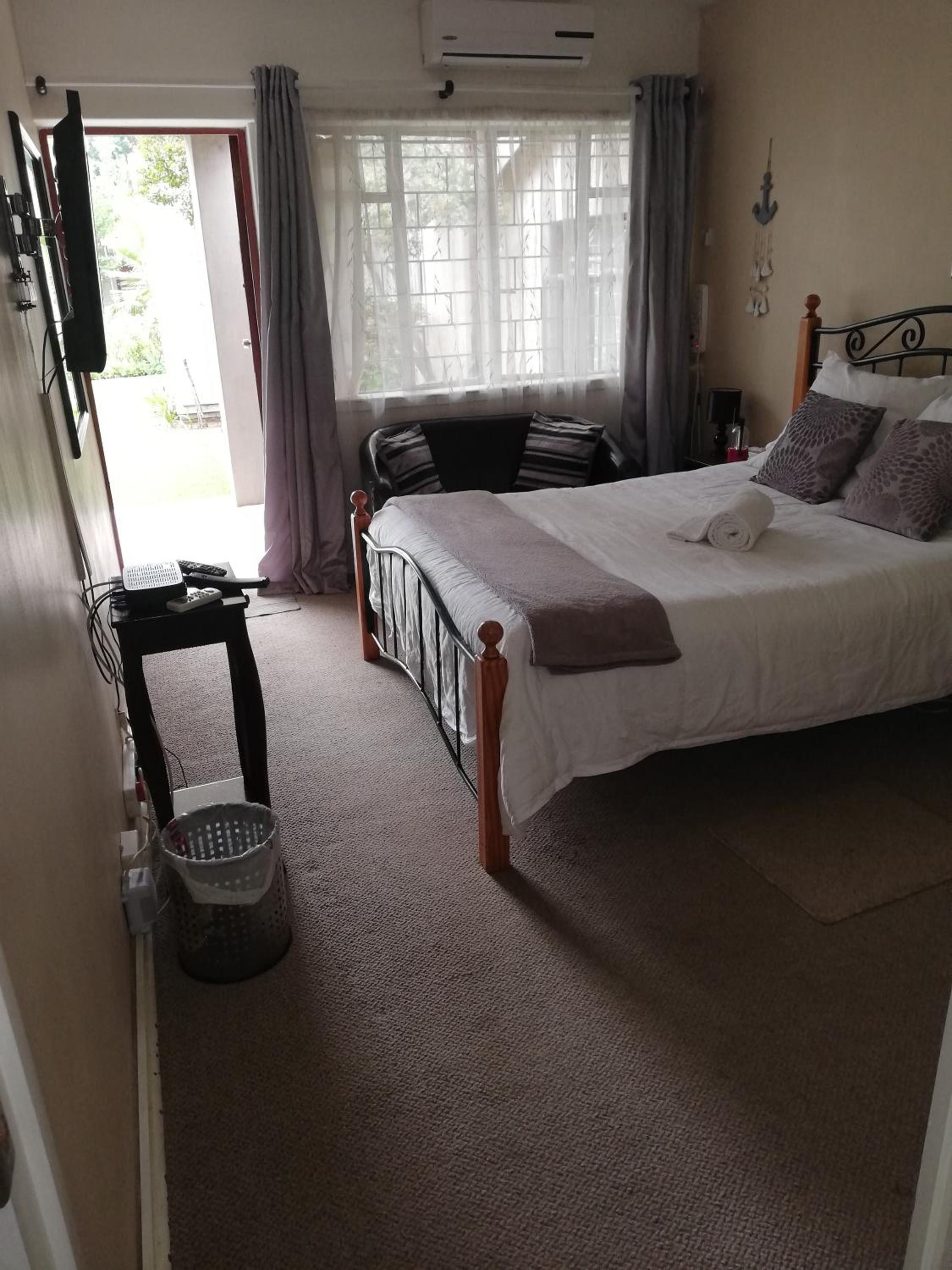Comfort Queen Room photo 1
