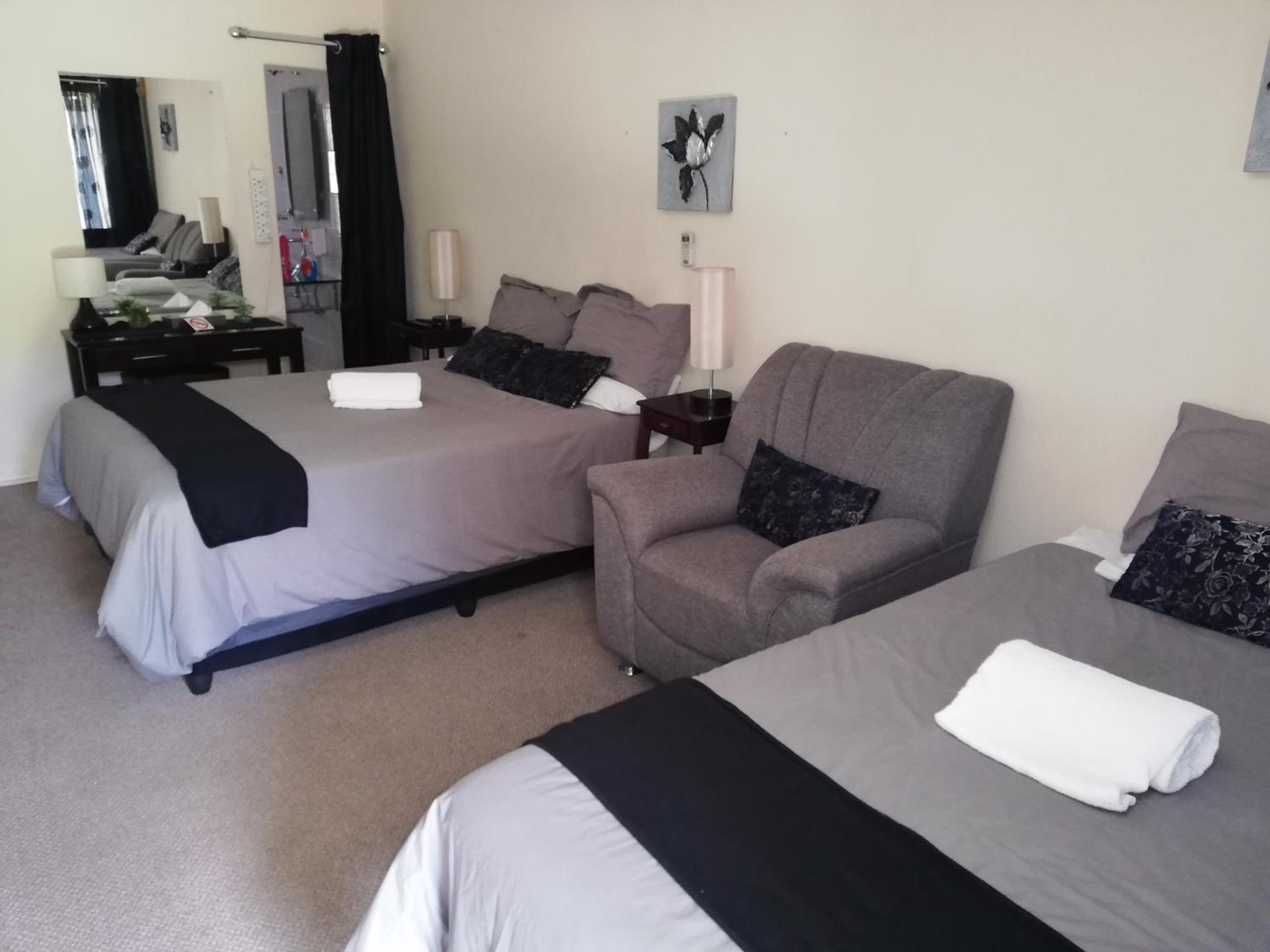 Family Quadruple Room photo 3