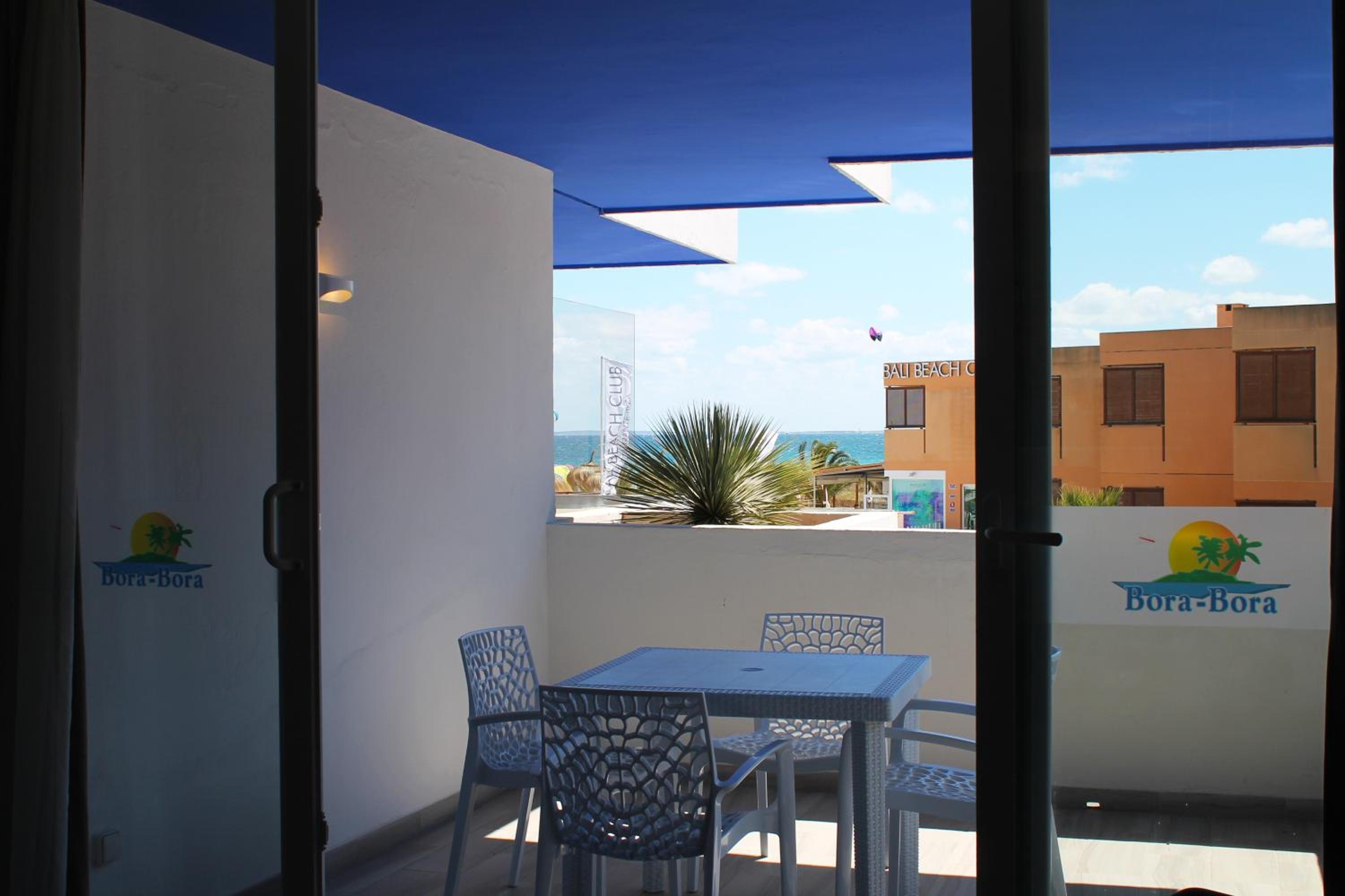 One-Bedroom Apartment with Sea View photo 3