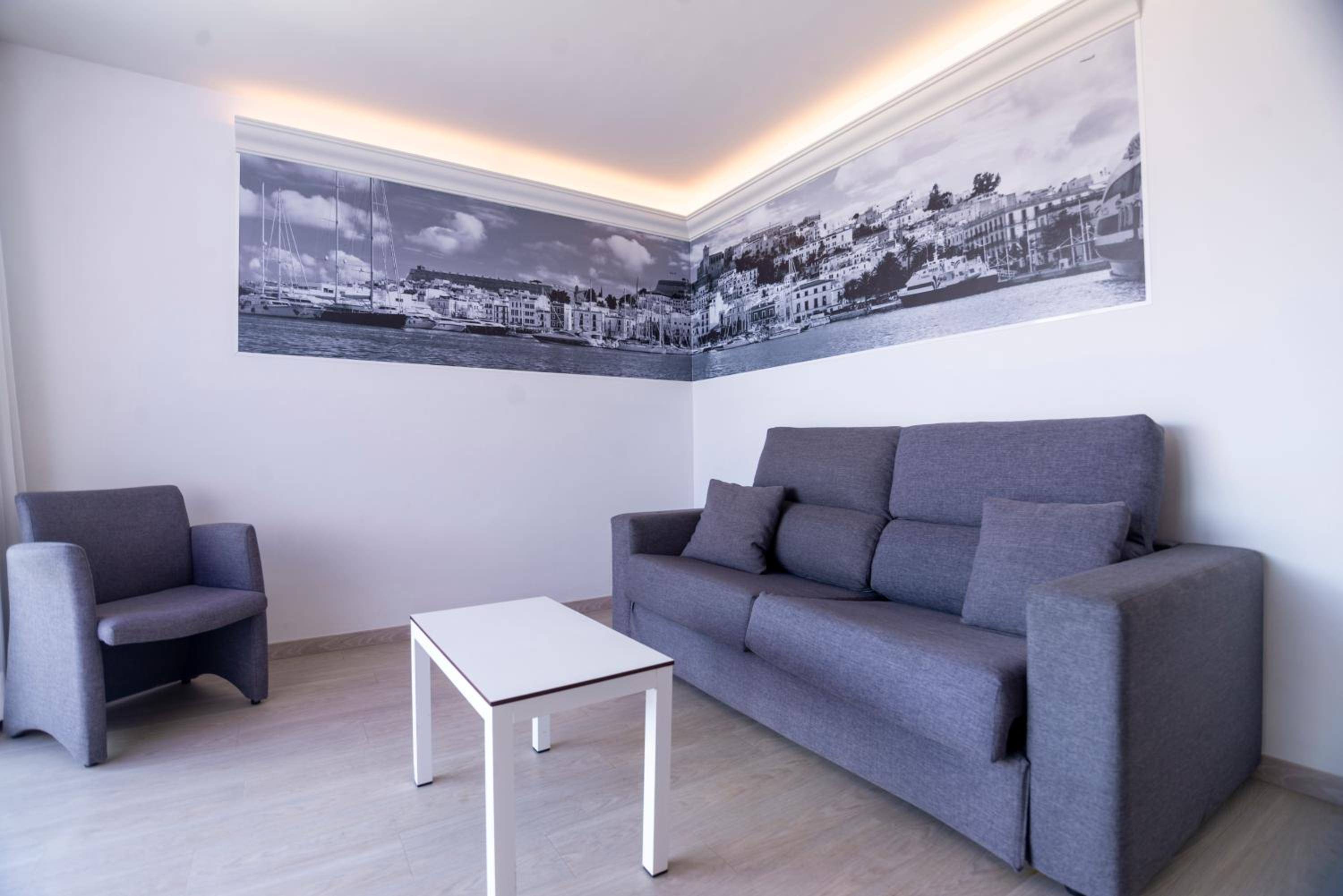 One-Bedroom Apartment with Sea View photo 1