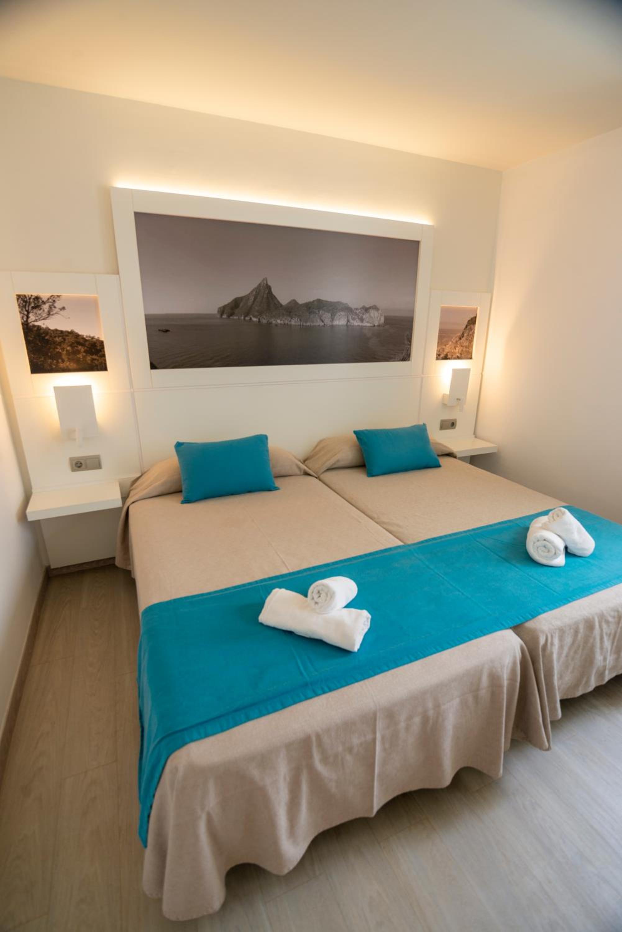 One-Bedroom Apartment with Sea View photo 2