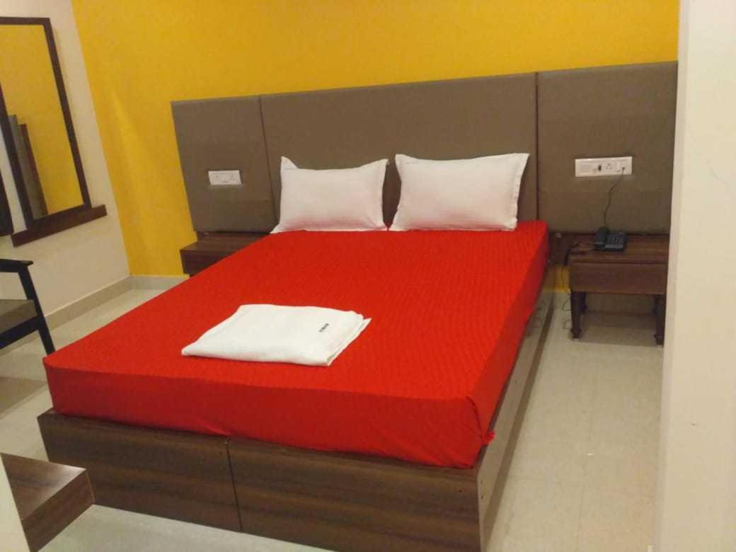 King Room with Balcony - Photo 19