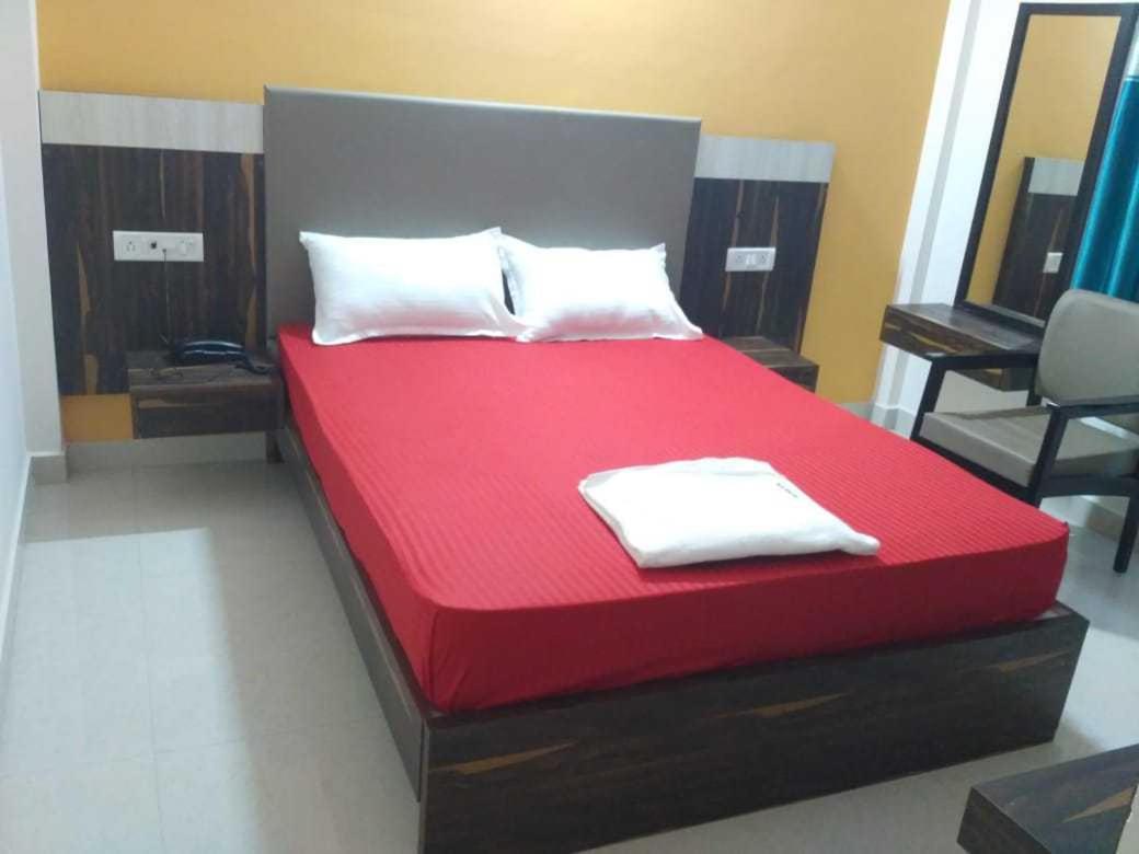 King Room with Balcony - Photo 18