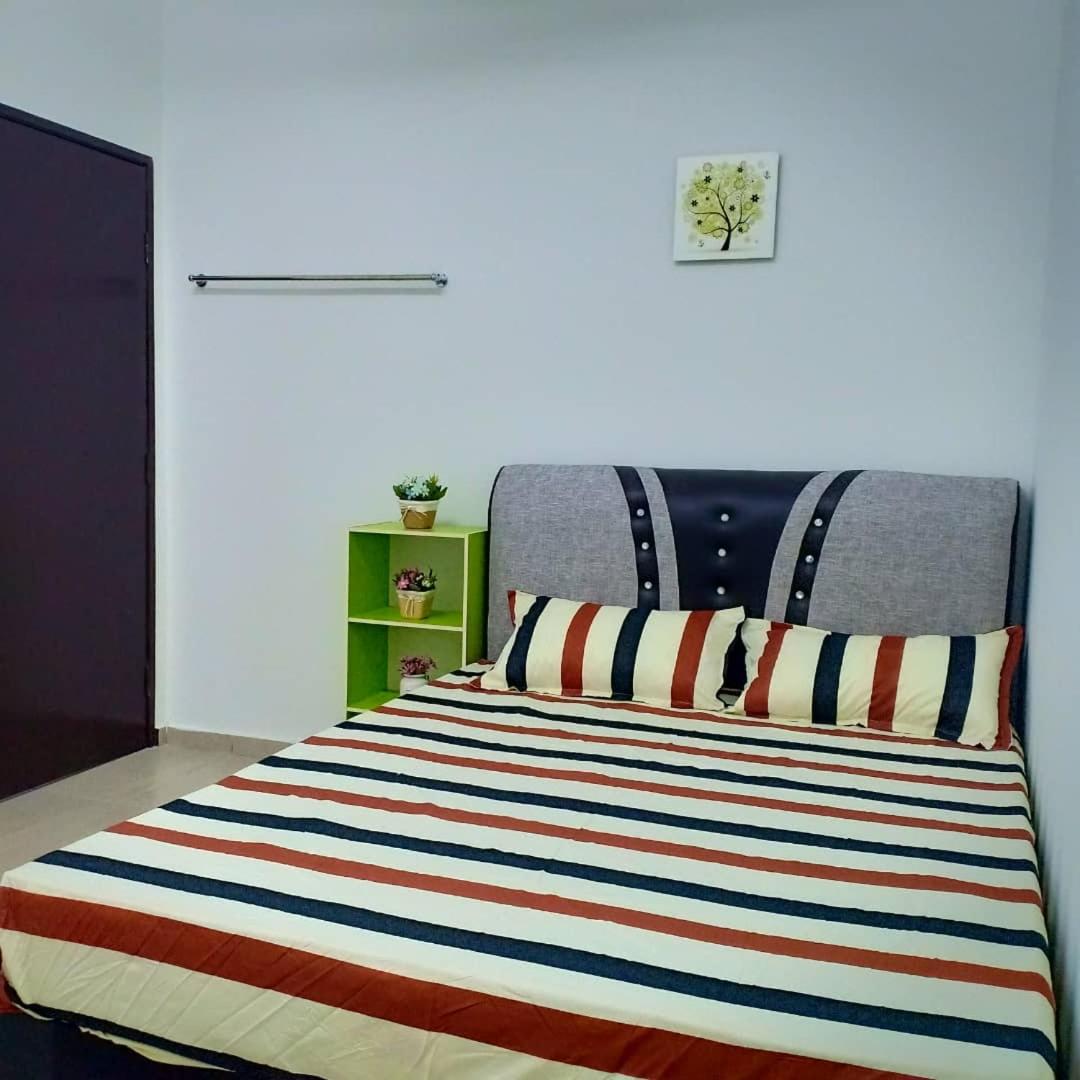 Three-Bedroom House photo 2