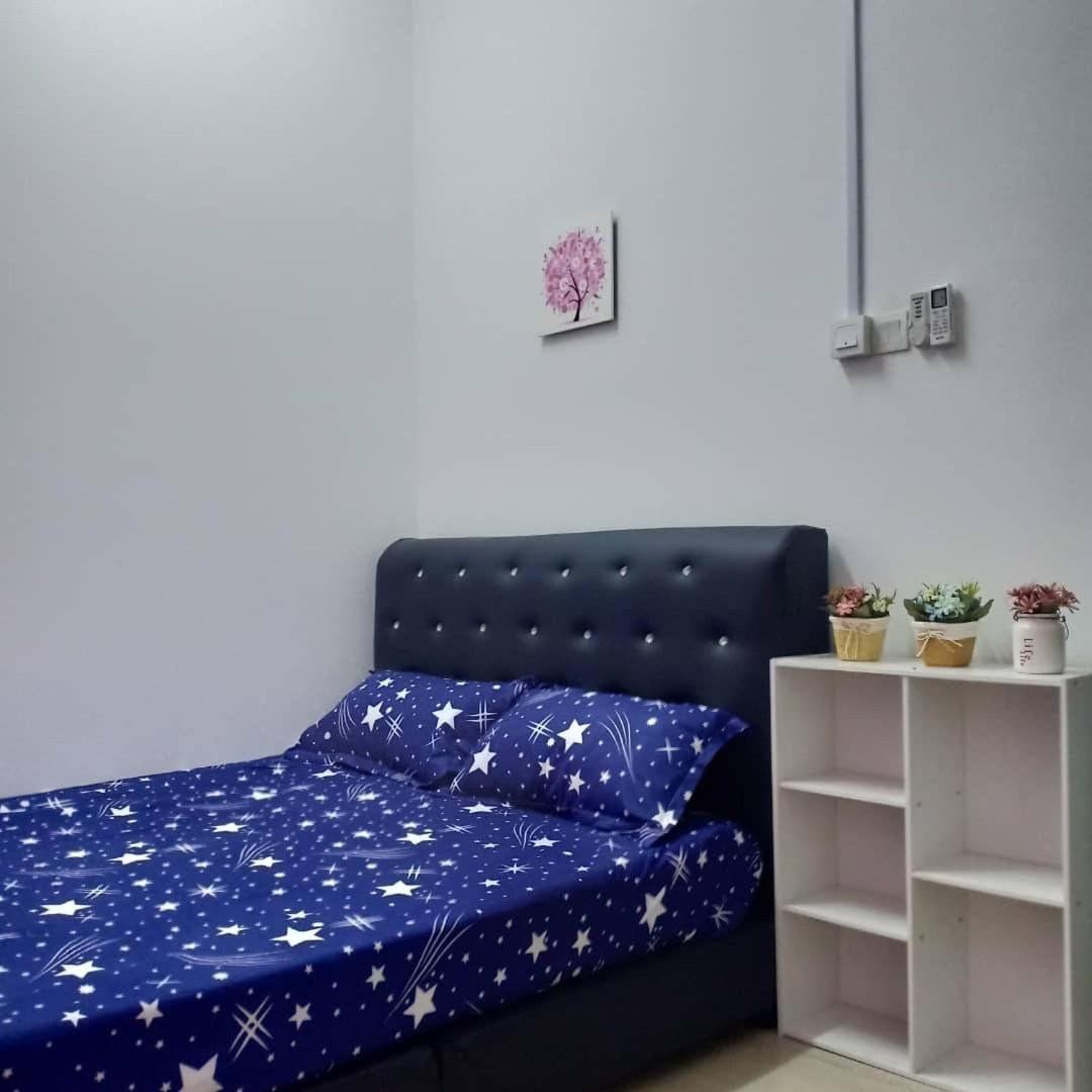 Three-Bedroom House photo 3