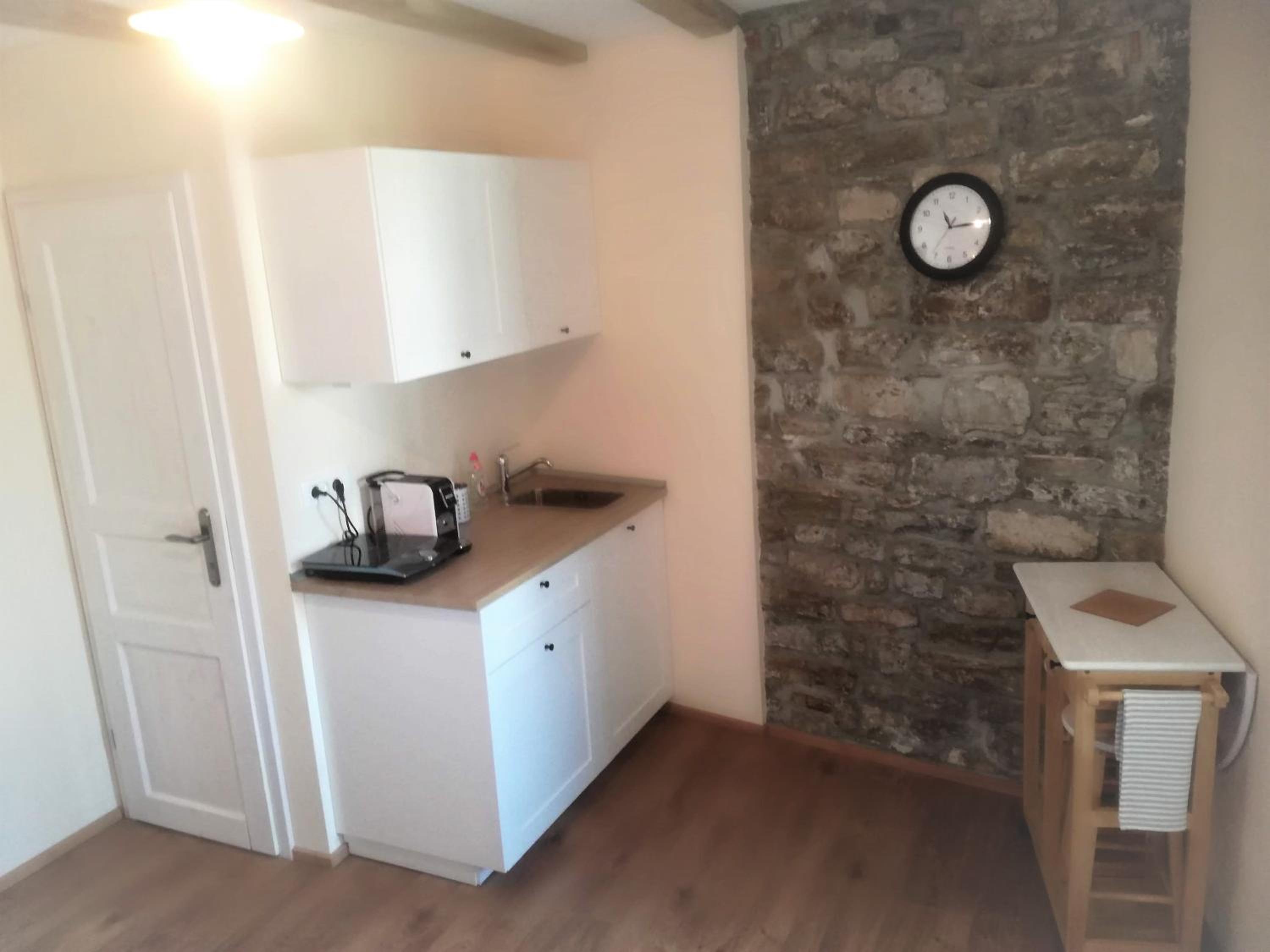 Studio Apartment - Photo 6