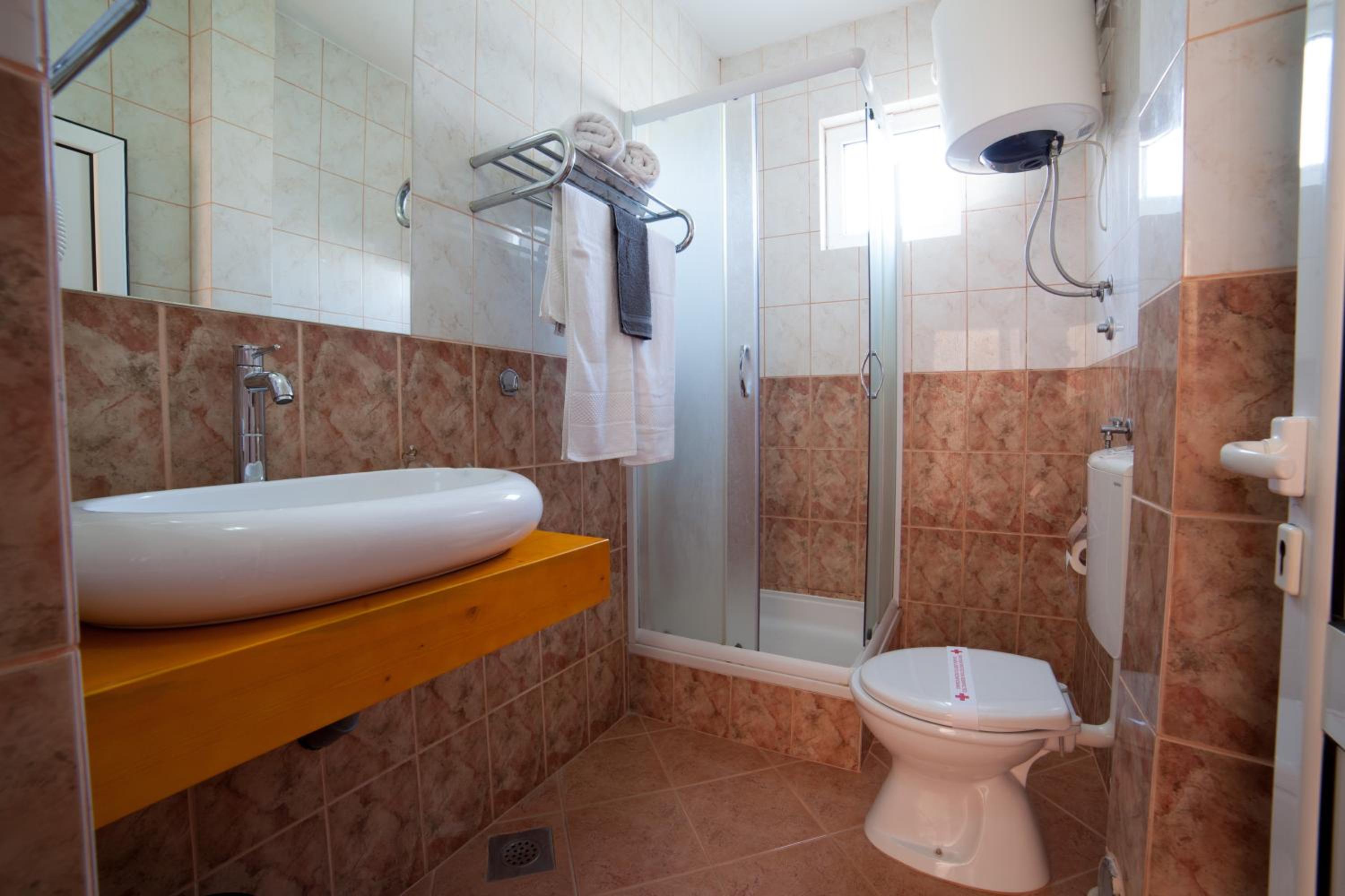 Comfort Double Room with Balcony and Garden View - Photo 9