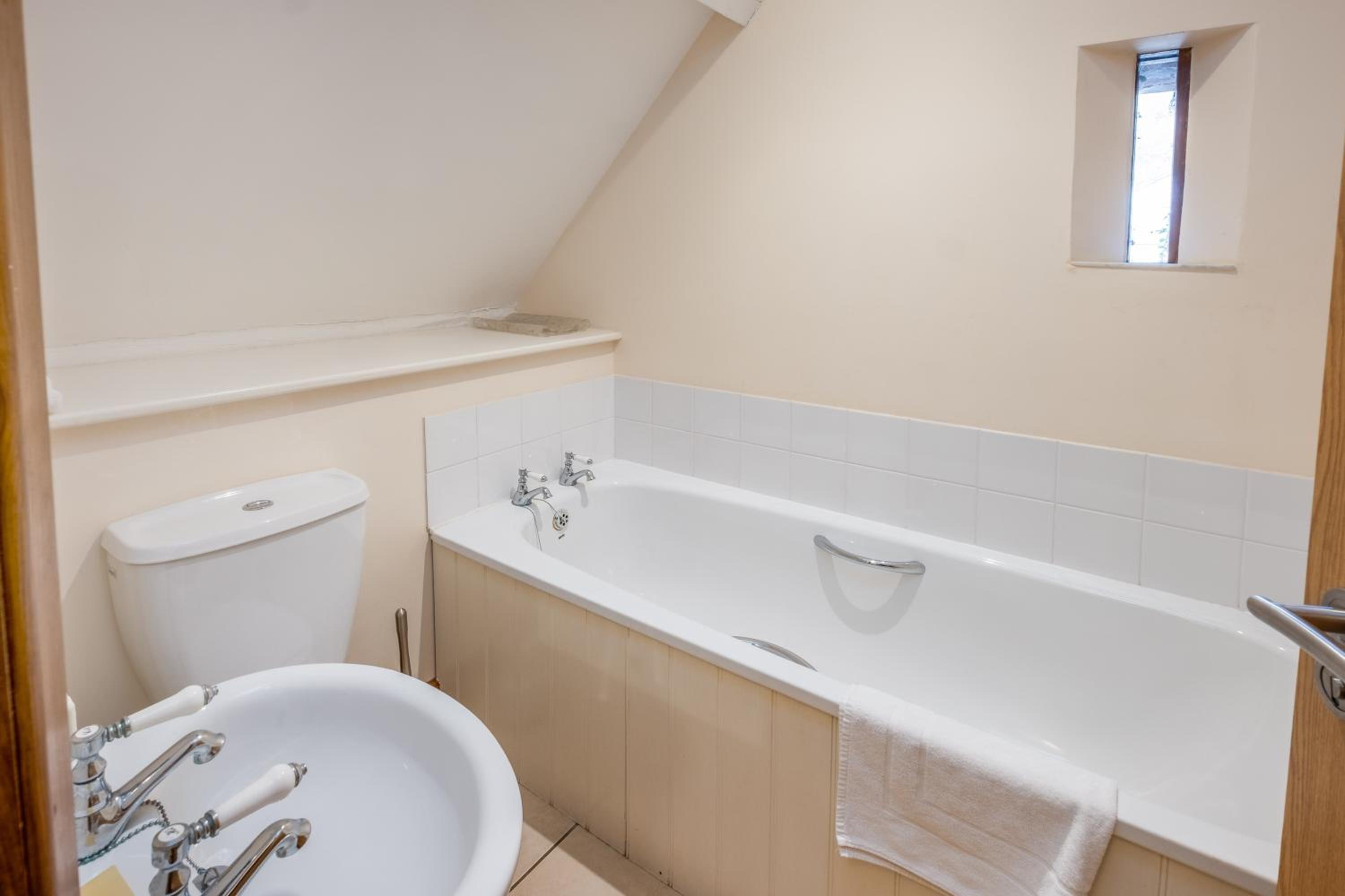 Two-Bedroom House - Kiln Cottage - Photo 13