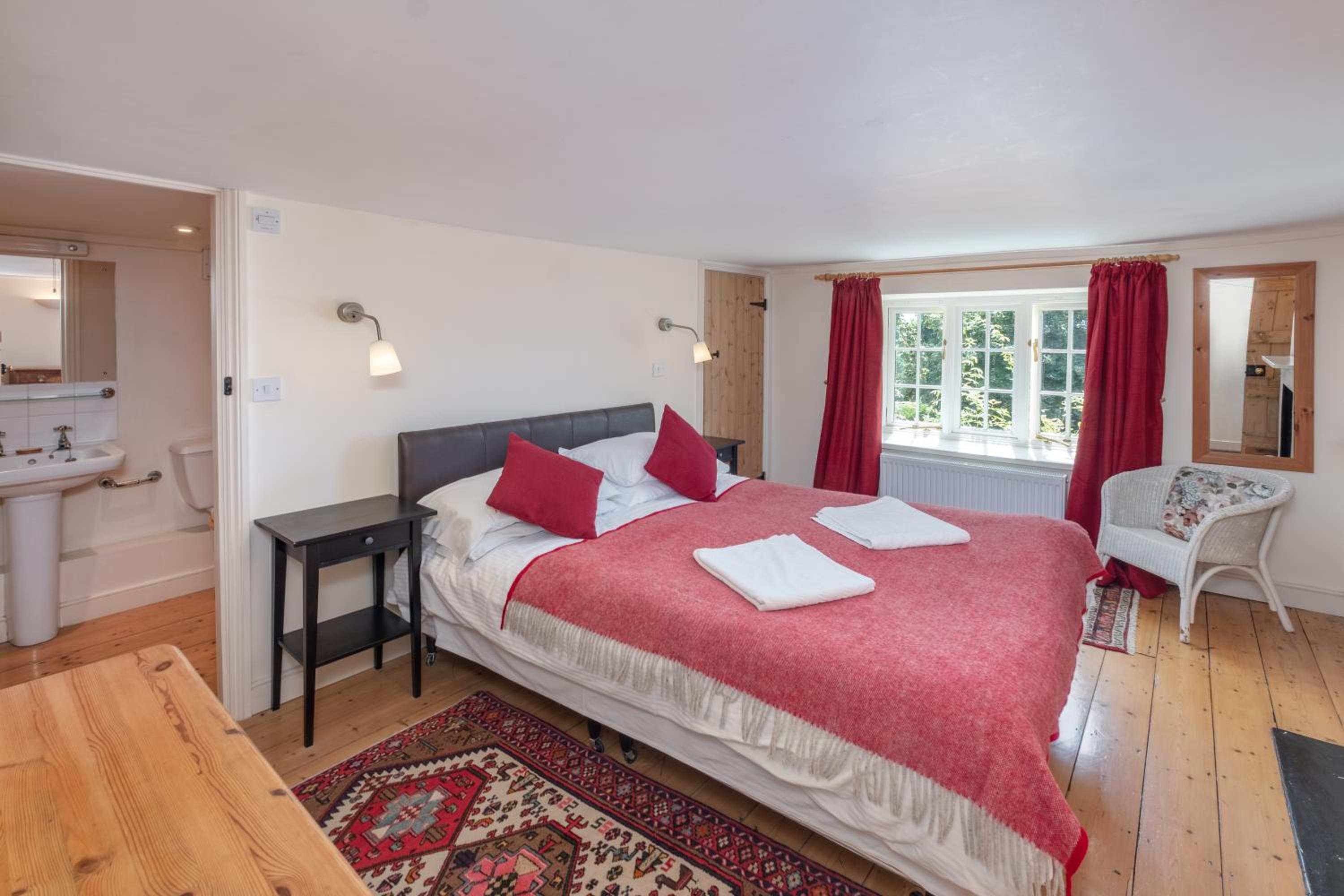 Five-Bedroom House - Little Mersley Farmhouse