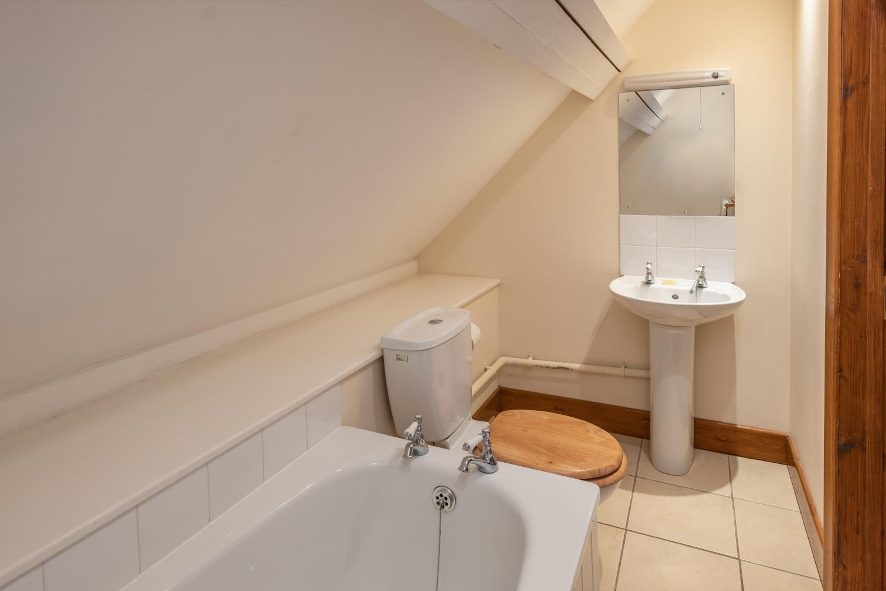 Three-Bedroom House - Mill Cottage - Photo 9