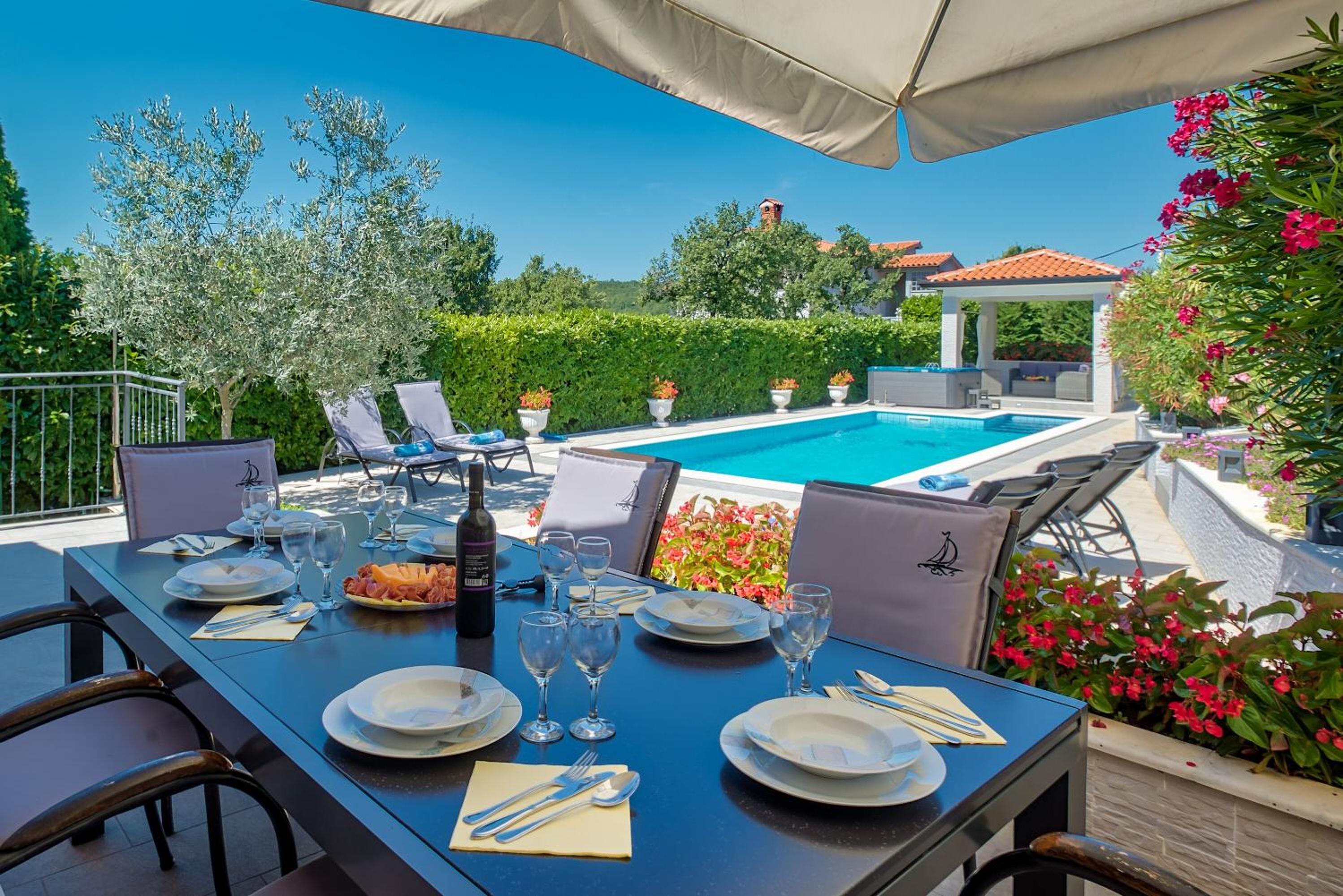 Villa photo 2