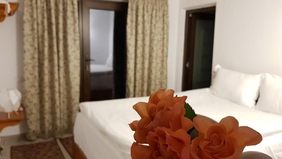 Double Room with Balcony - Photo 3